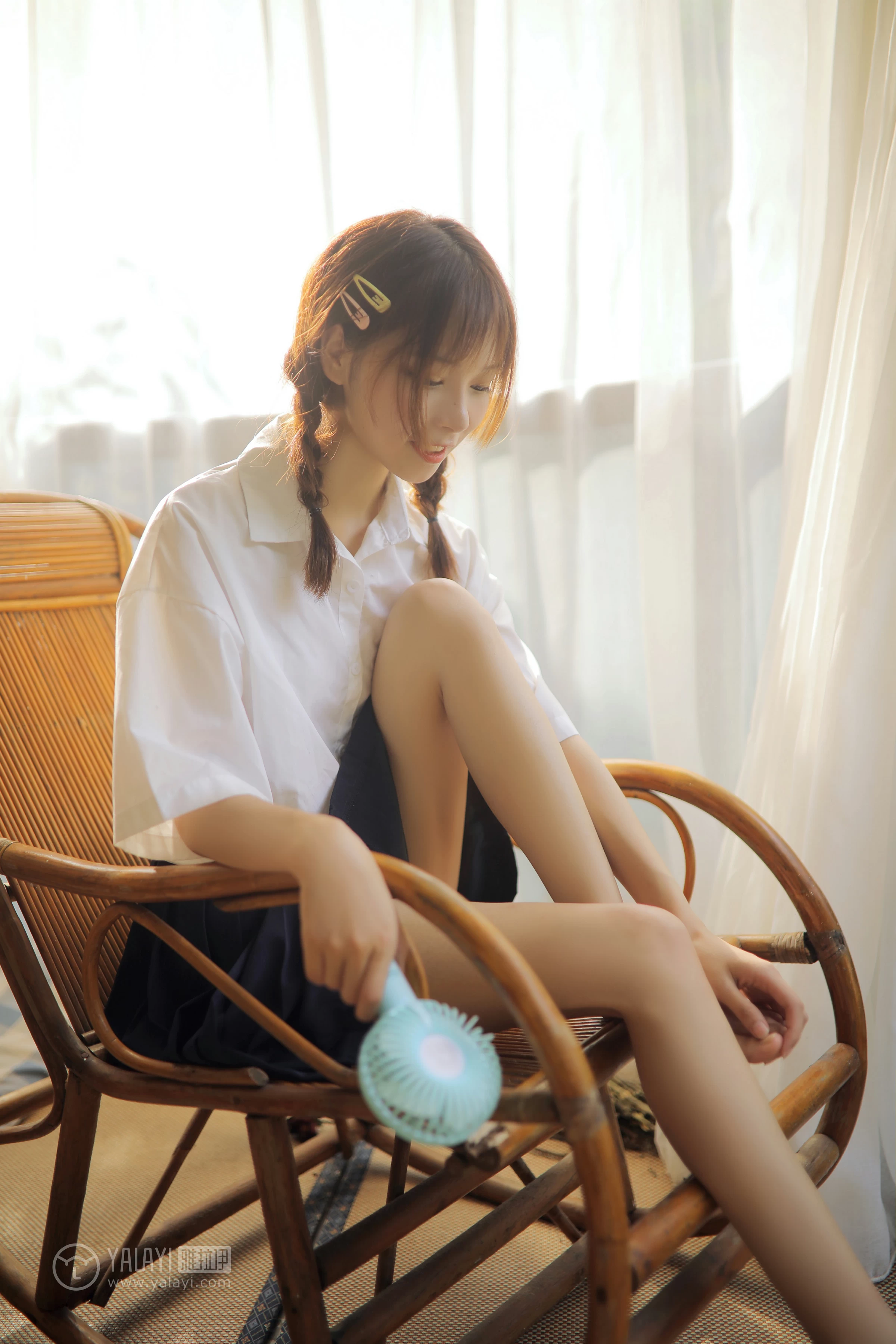 [YALAYI雅拉伊]No.342 与她的夏日恋爱 暄暄 白色衬衫加黑色短裙清纯可爱私房写真集第13张