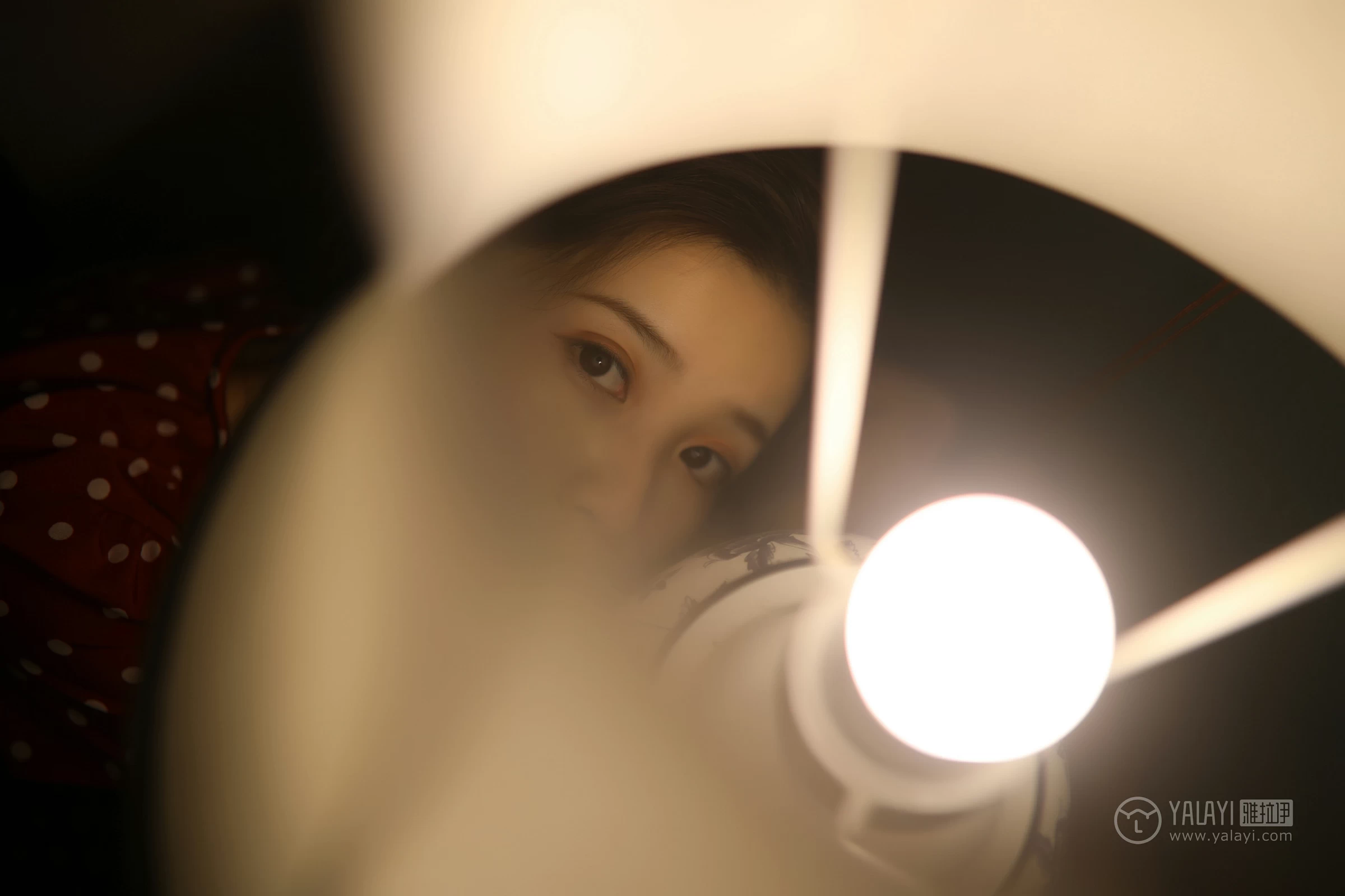 [YALAYI雅拉伊]No.347 失眠夜 圈圈 红色亮点连衣裙居家私房写真集第14张