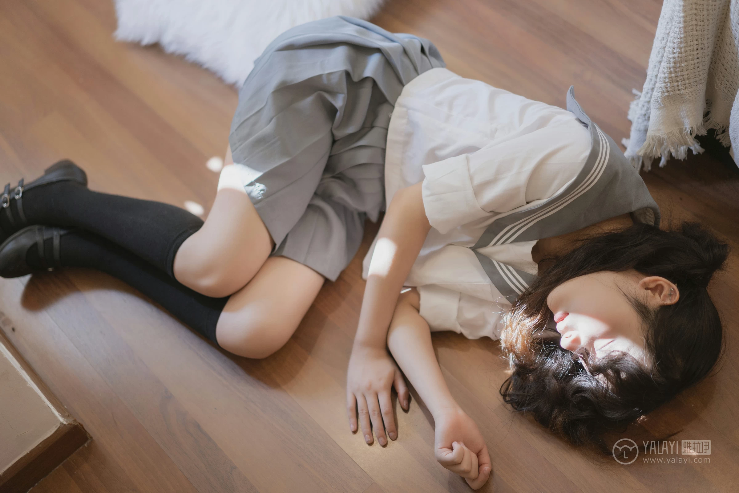 [YALAYI雅拉伊]No.349 清纯学生妹 西子 高中女生制服与短裙性感私房写真集第26张