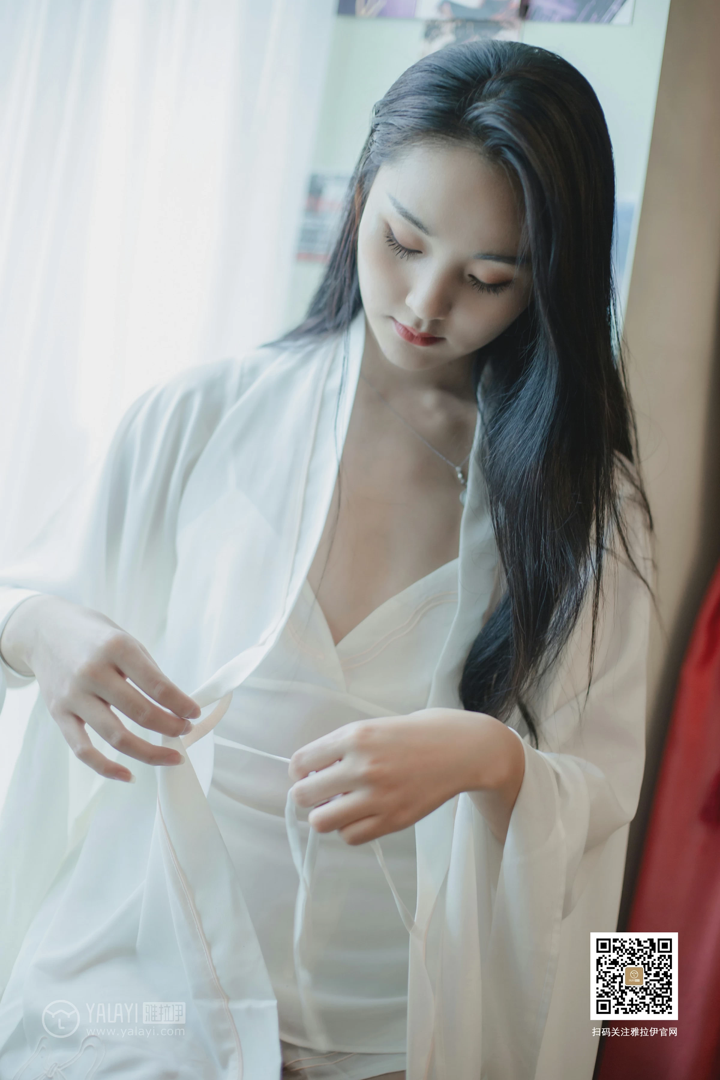 [YALAYI雅拉伊]No.361 Elegant 项兴咏 白色睡衣加白色吊带内衣性感私房写真集第5张