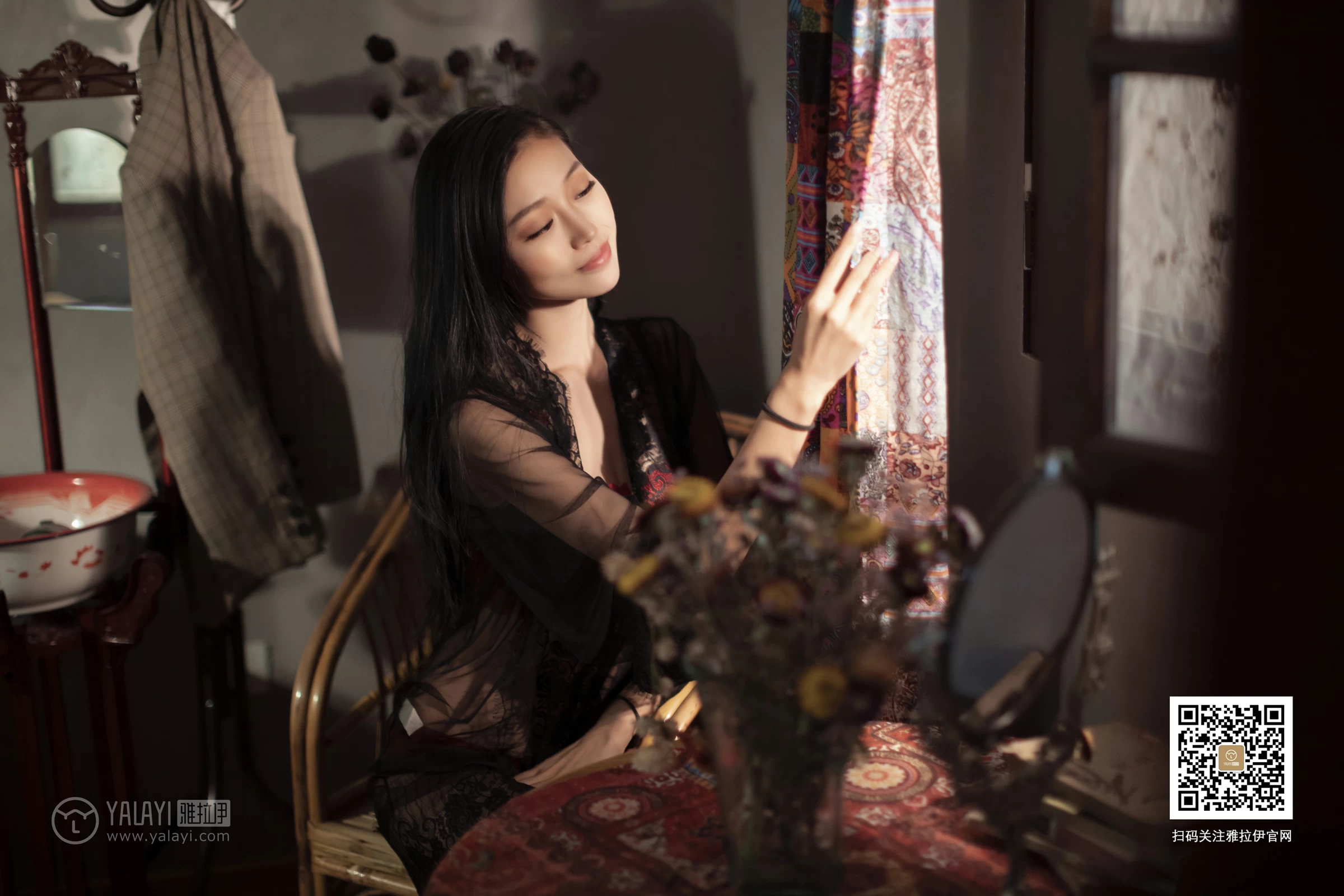 [YALAYI雅拉伊]No.368 梦醒时分 图雅 黑色透视情趣睡衣加红色蕾丝内衣性感私房写真集第8张