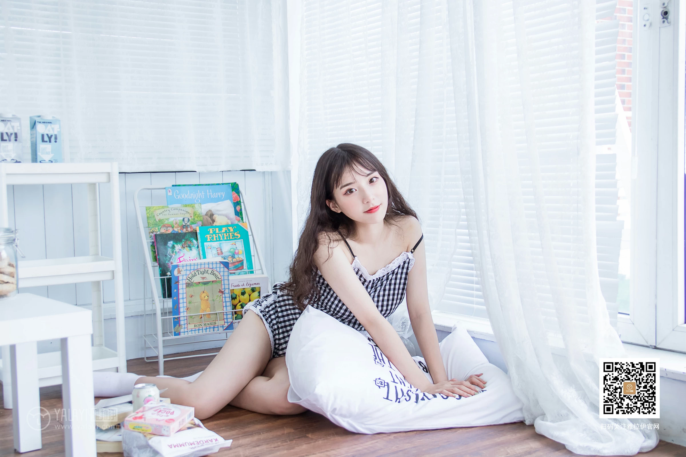 [YALAYI雅拉伊]No.369 一双白袜子 阿橙 吊带小背心加短裤性感私房写真集第14张