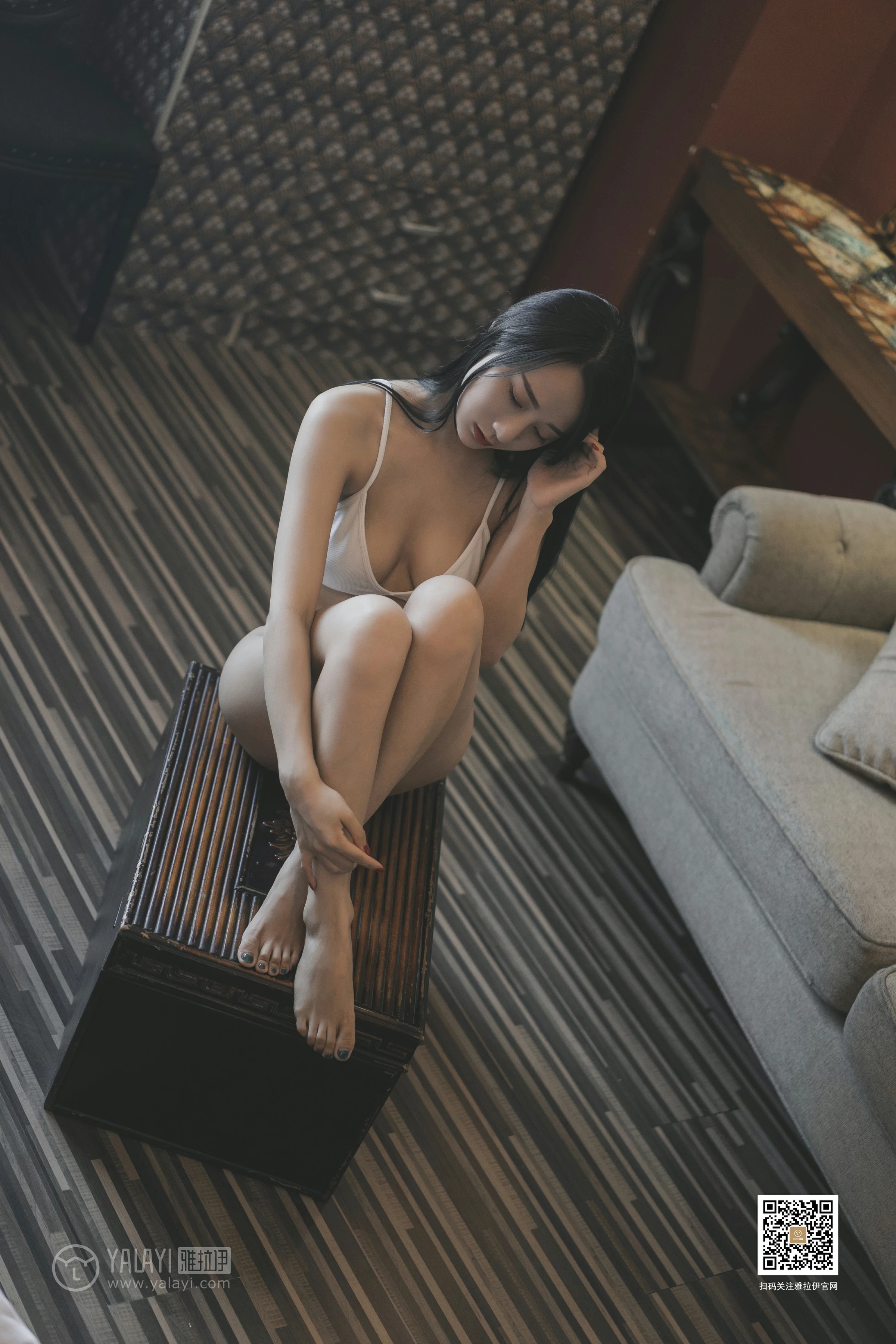 [YALAYI雅拉伊]No.363 女白领的私房照 何嘉颖 白色性感内衣居家私房写真集第16张