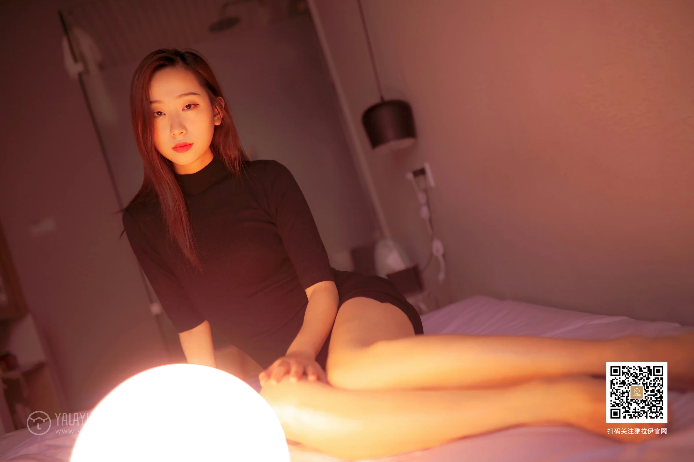 [YALAYI雅拉伊]No.365 情关难解 晓琪 黑色性感小背心与红色长裤加黑色内衣私房写真集第14张