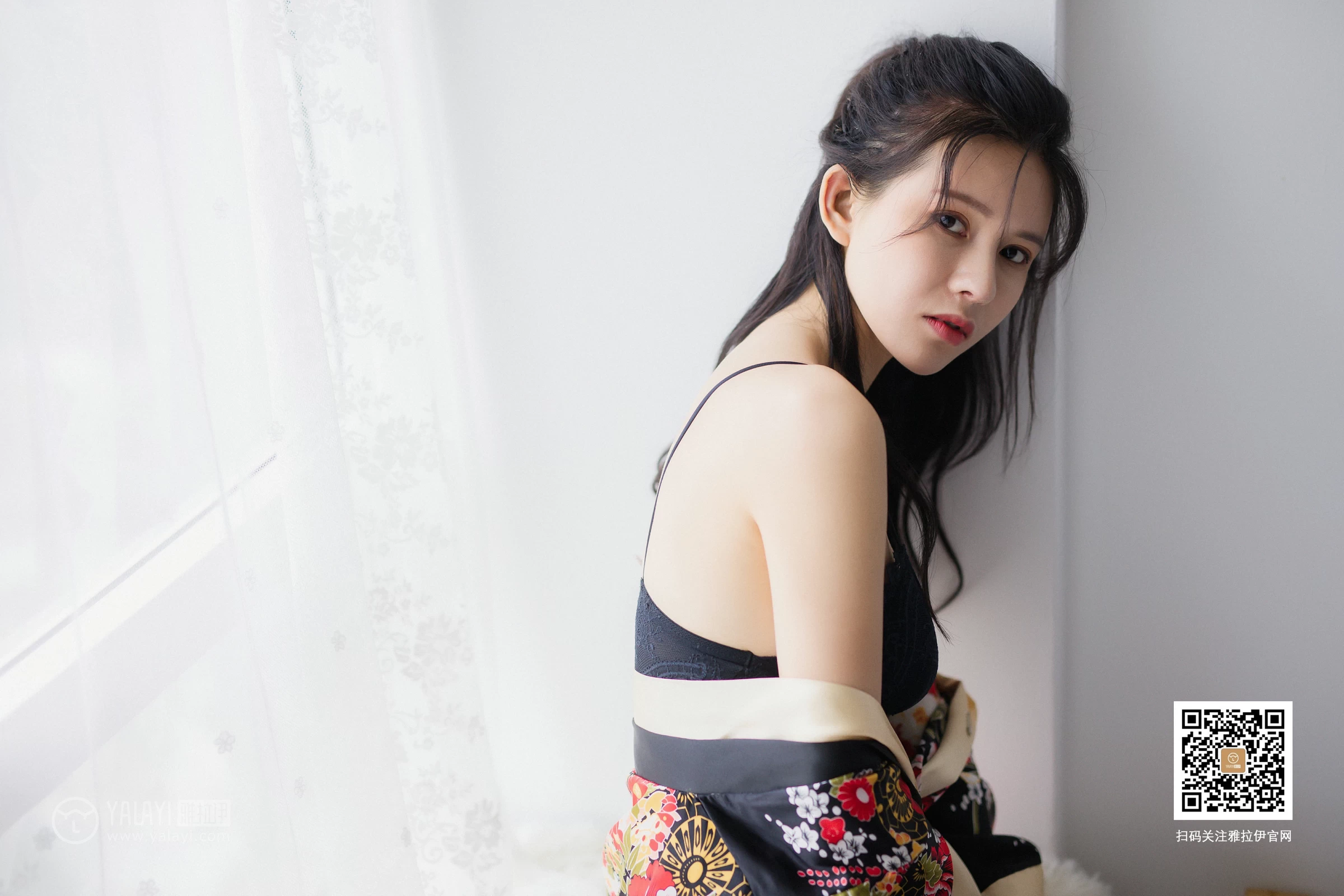 [YALAYI雅拉伊]No.383 瑶瑶 黑色睡衣加黑色蕾丝内衣性感私房写真集第6张