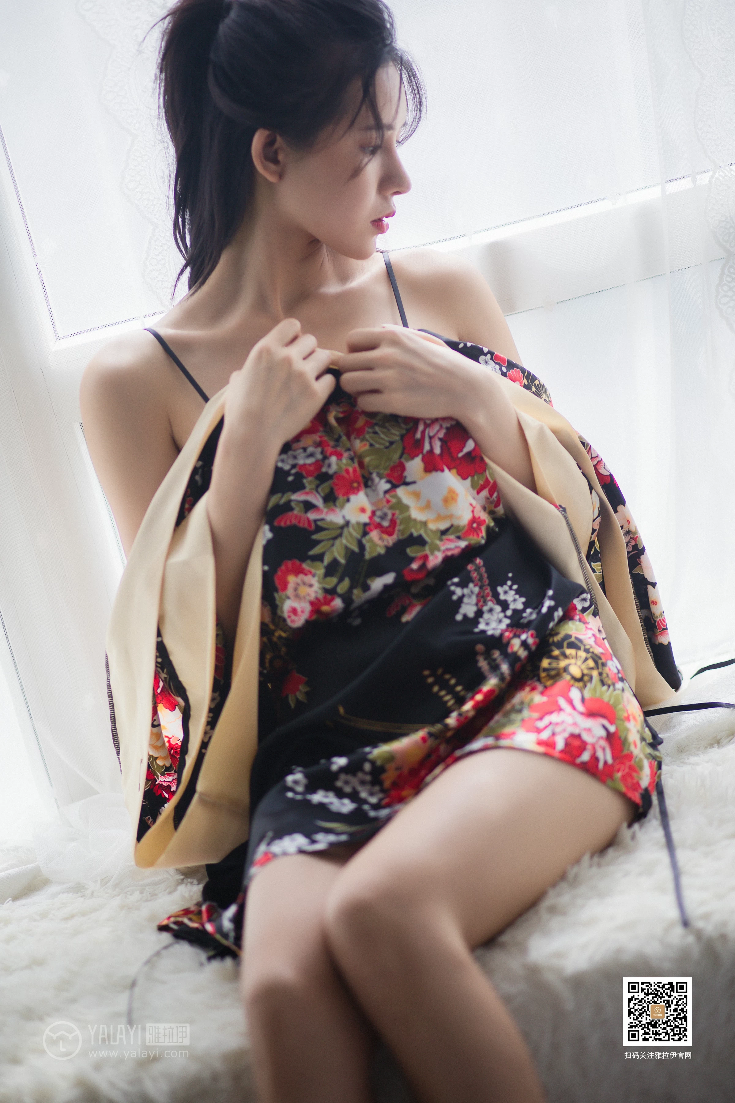 [YALAYI雅拉伊]No.383 瑶瑶 黑色睡衣加黑色蕾丝内衣性感私房写真集第14张