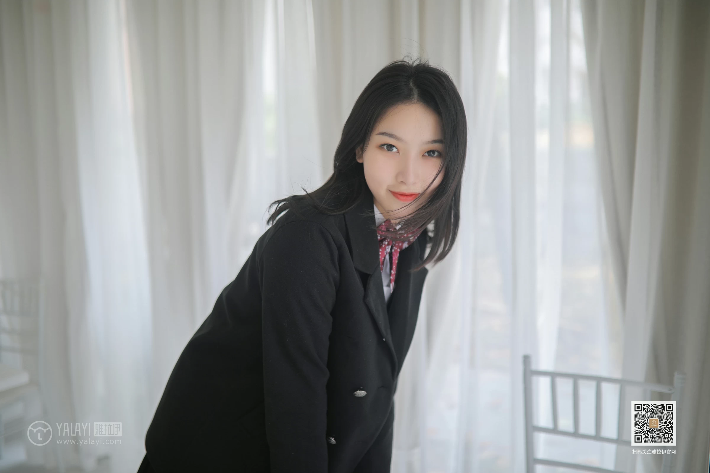 [YALAYI雅拉伊]No.387 毕业季 白璐 黑色高中女生制服与短裙加肉色丝袜美腿性感私房写真集第3张