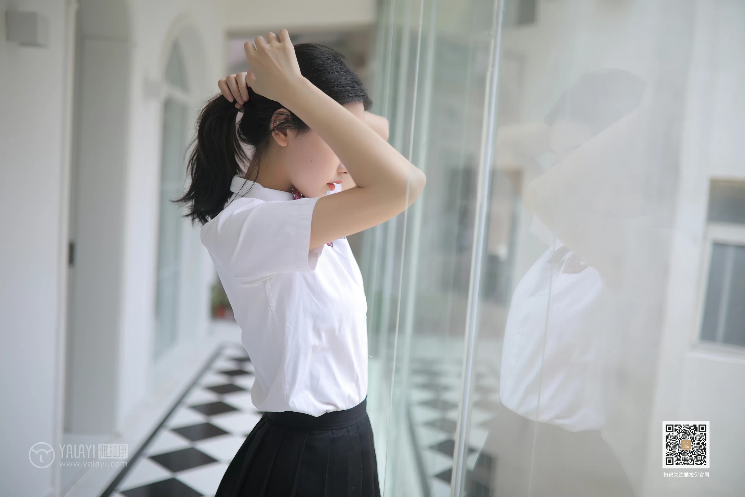 [YALAYI雅拉伊]No.387 毕业季 白璐 黑色高中女生制服与短裙加肉色丝袜美腿性感私房写真集第16张