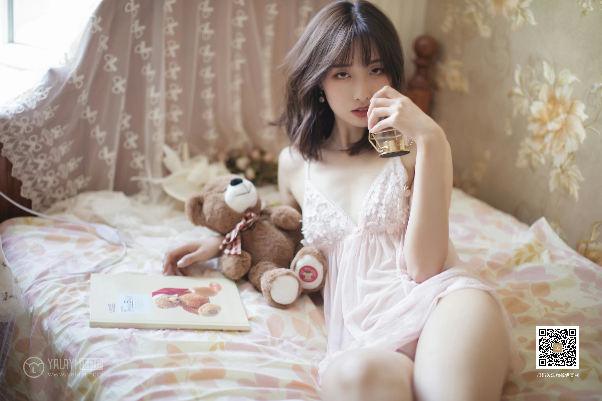 [YALAYI雅拉伊]No.388 闺房记乐 佳佳 粉色透视吊带睡衣裙性感私房写真集第5张