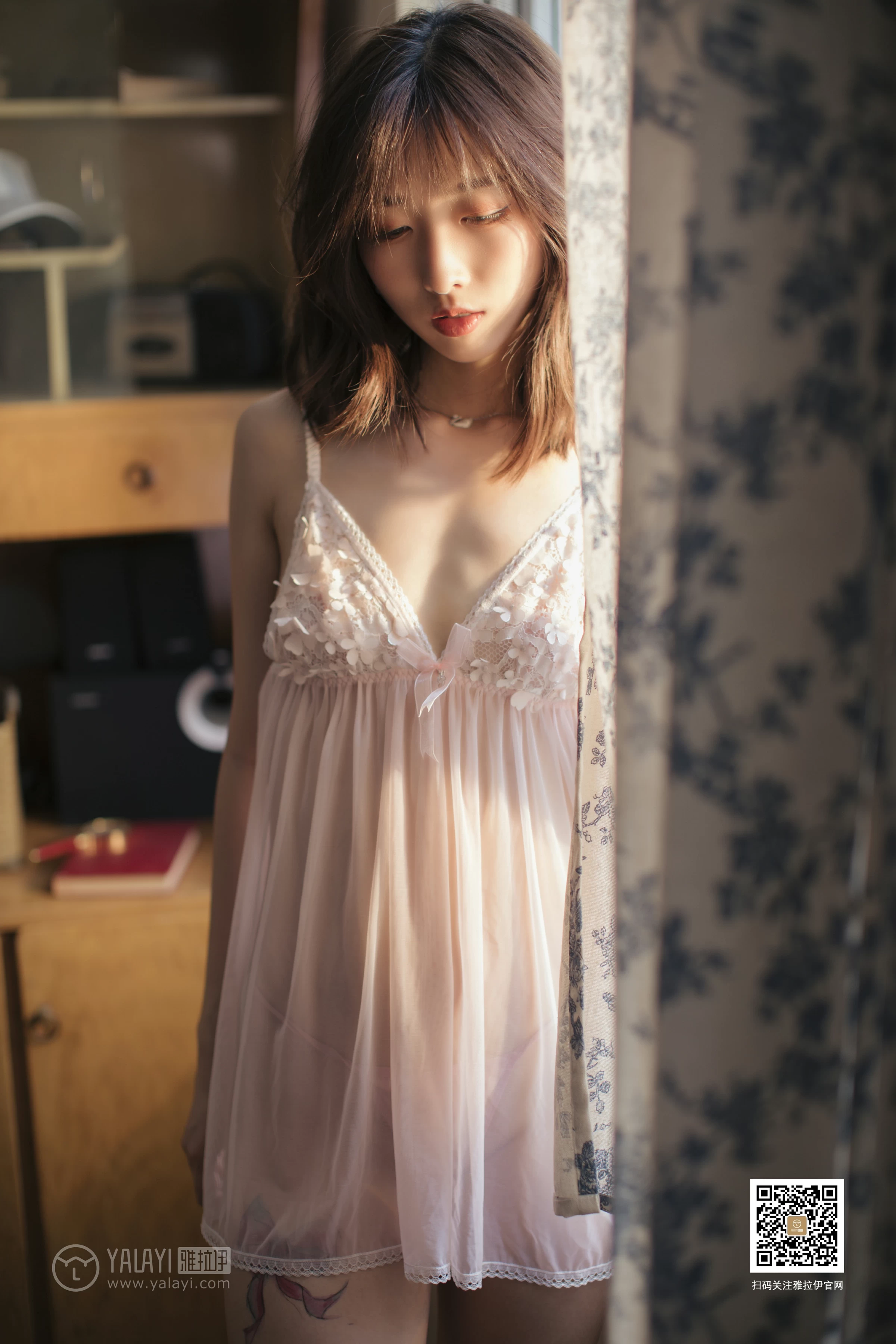 [YALAYI雅拉伊]No.388 闺房记乐 佳佳 粉色透视吊带睡衣裙性感私房写真集第13张