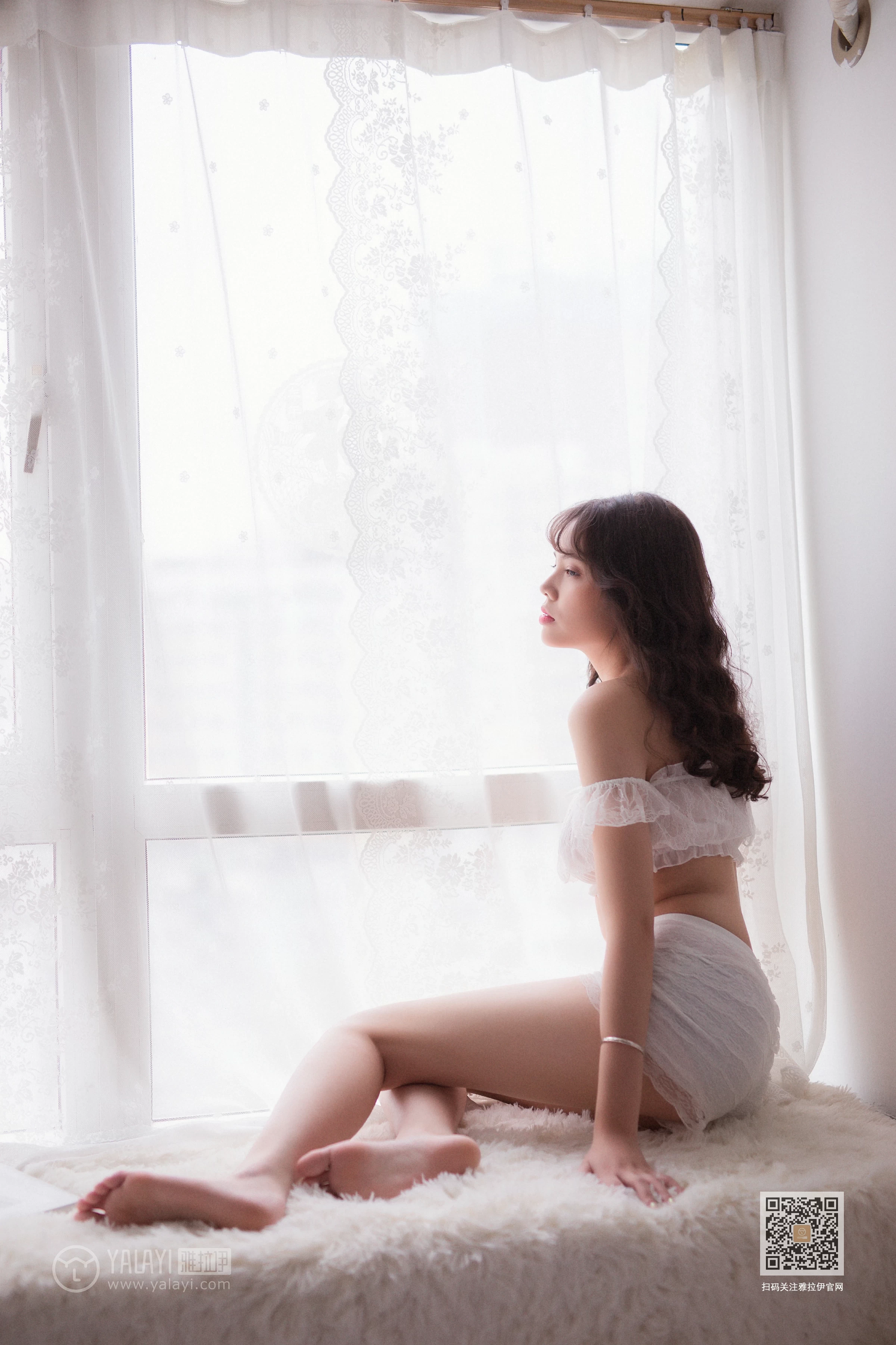 [YALAYI雅拉伊]No.391 撩拨 静儿 白色透视蕾丝内衣加安全短裤性感私房写真集第1张