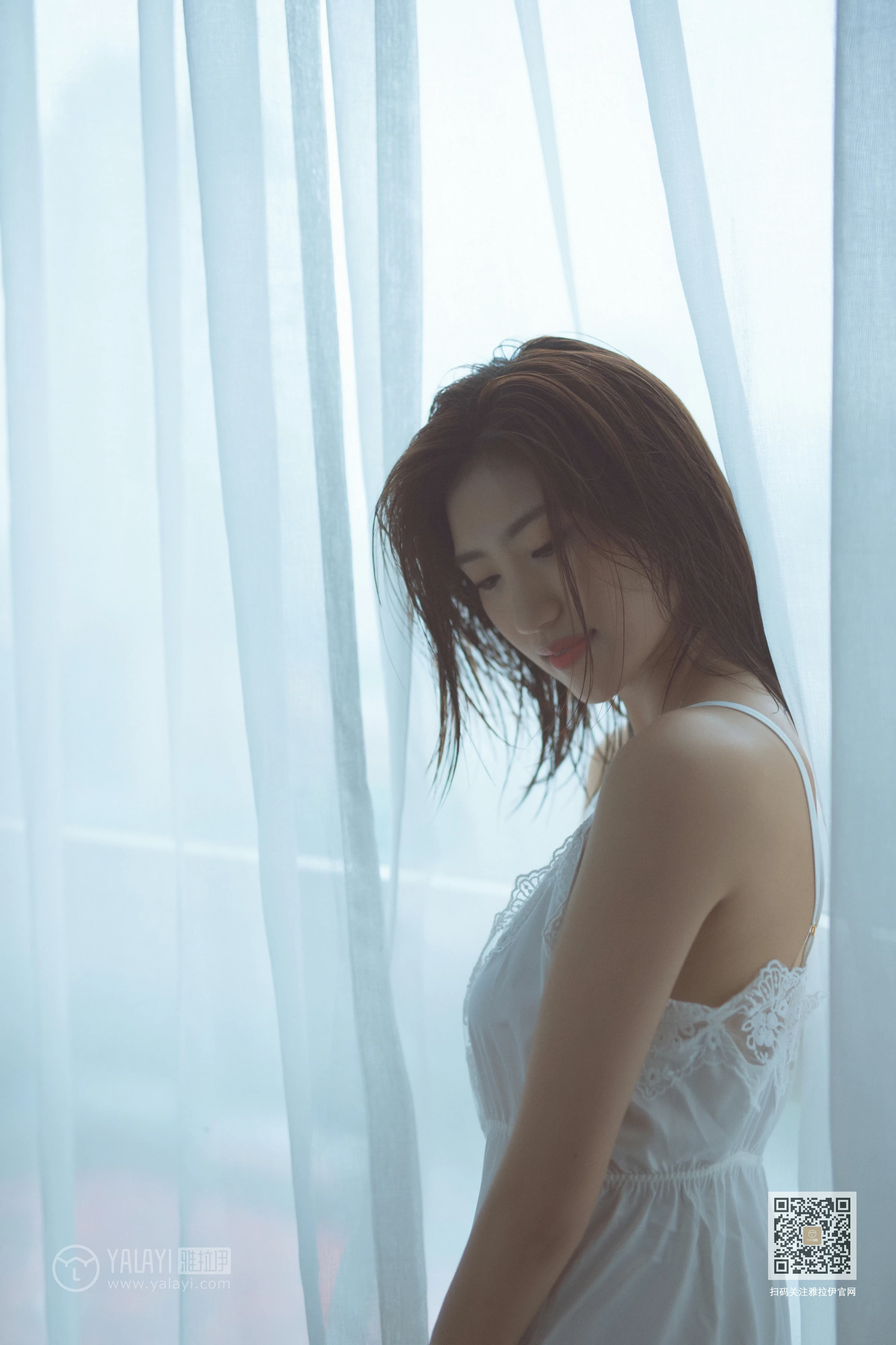 [YALAYI雅拉伊]No.397 念念又不忘 小小 白色吊带蕾丝睡衣性感私房写真集第1张