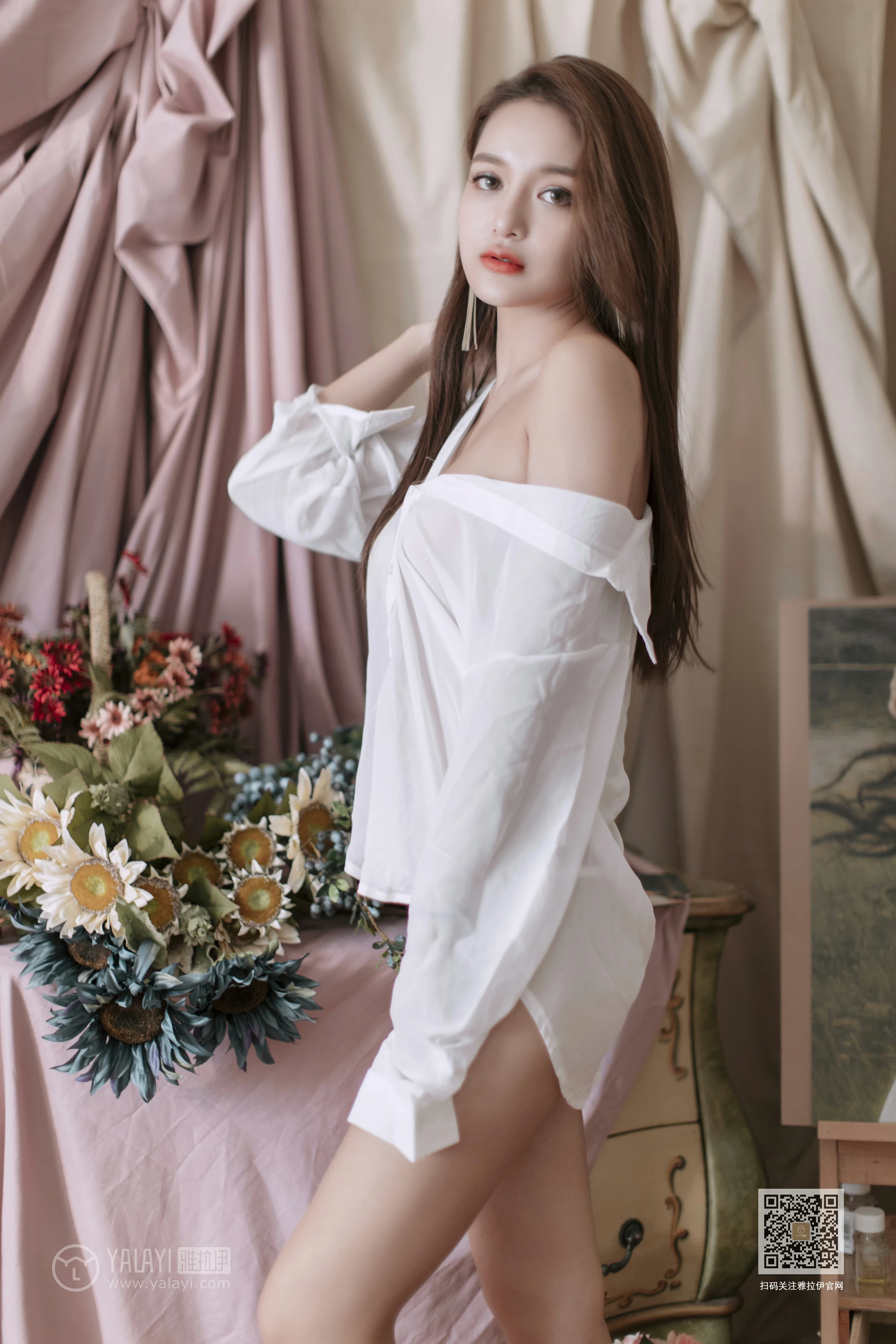 [YALAYI雅拉伊]No.398 如雪如霜 刘子炀 白色透视衬衫居家性感私房写真集第2张