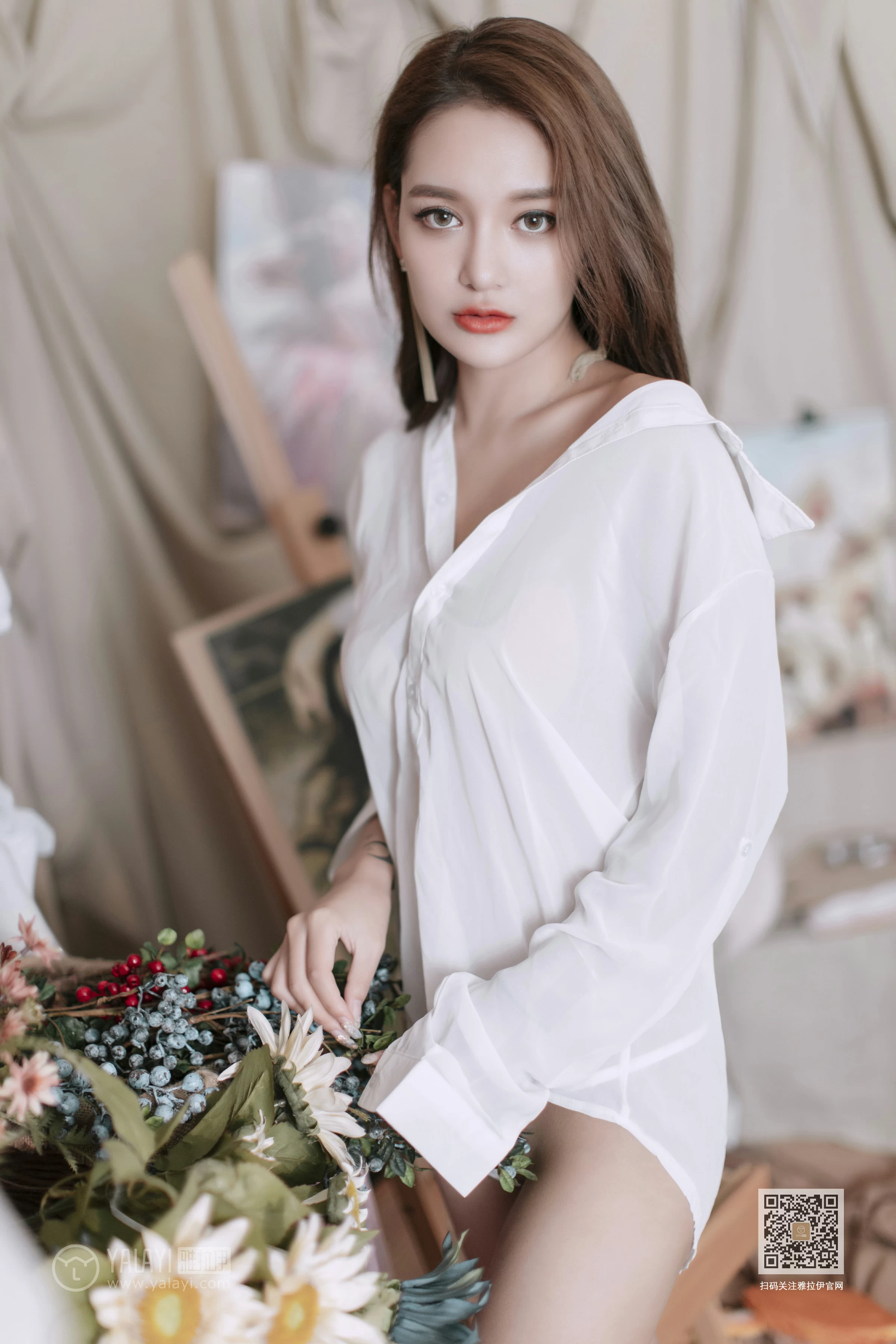 [YALAYI雅拉伊]No.398 如雪如霜 刘子炀 白色透视衬衫居家性感私房写真集第3张