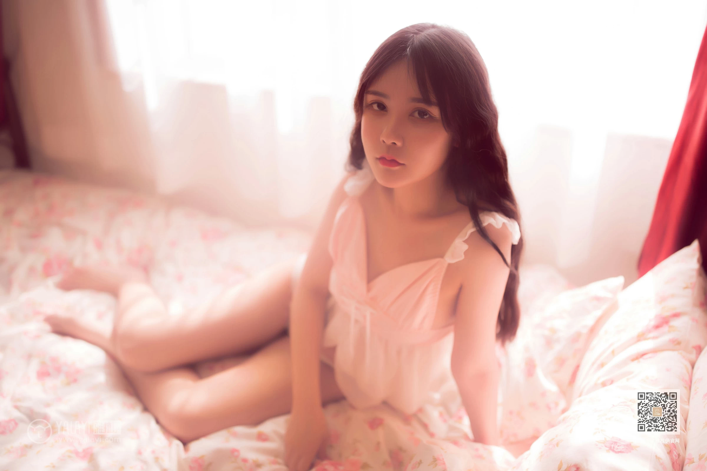 [YALAYI雅拉伊]Vol.406 香床美人儿 香儿 粉色情趣睡衣裙性感私房写真集第4张