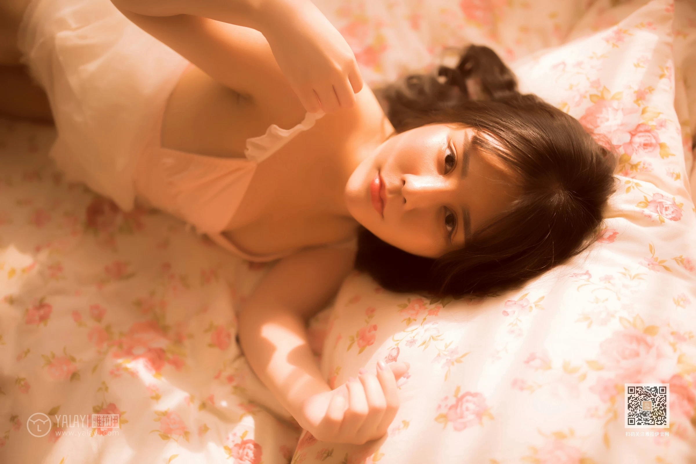 [YALAYI雅拉伊]Vol.406 香床美人儿 香儿 粉色情趣睡衣裙性感私房写真集第13张
