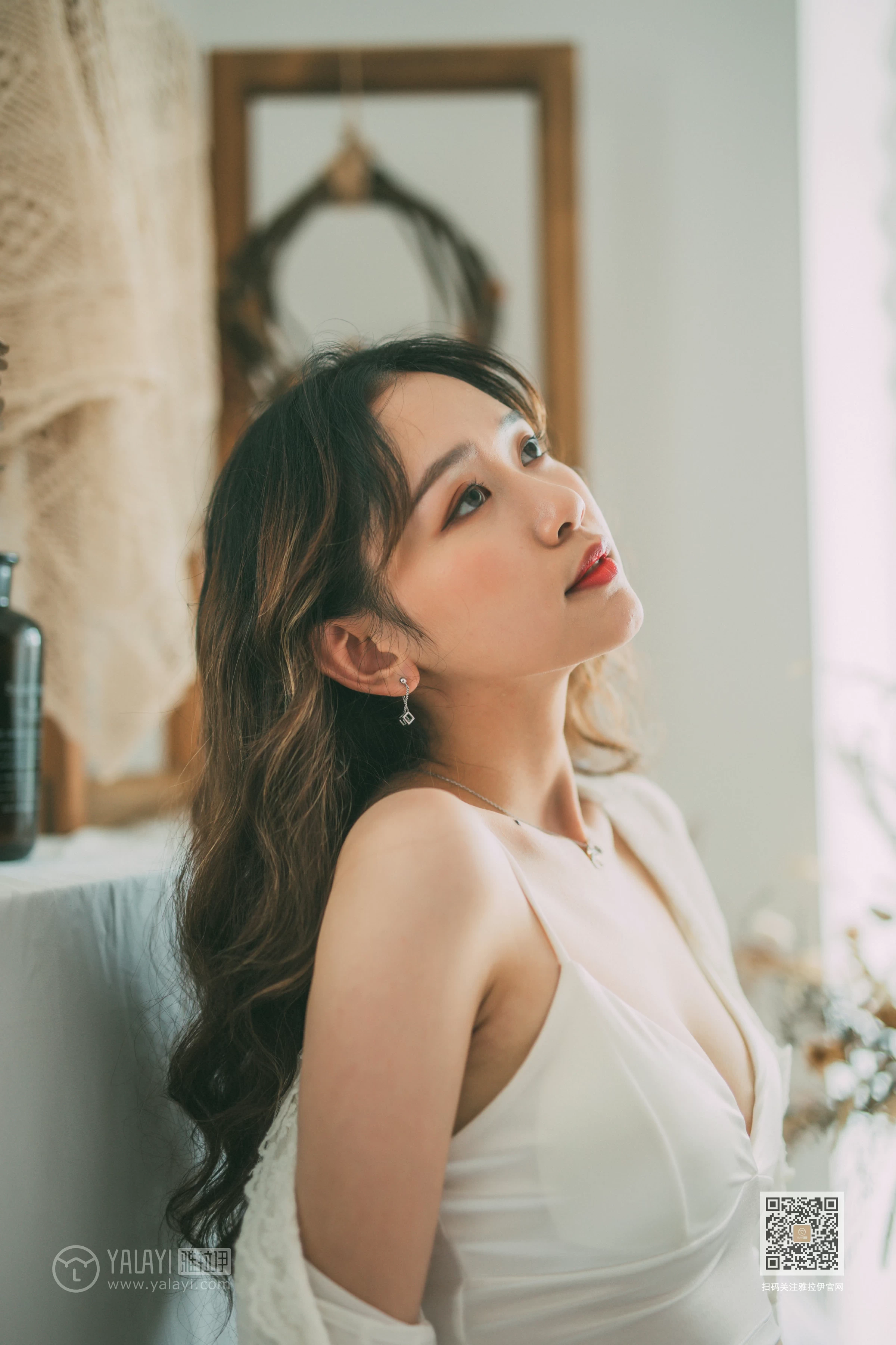 [YALAYI雅拉伊]Vol.408 写生模特 晓琳 白色透视睡衣加白色内衣性感私房写真集第2张
