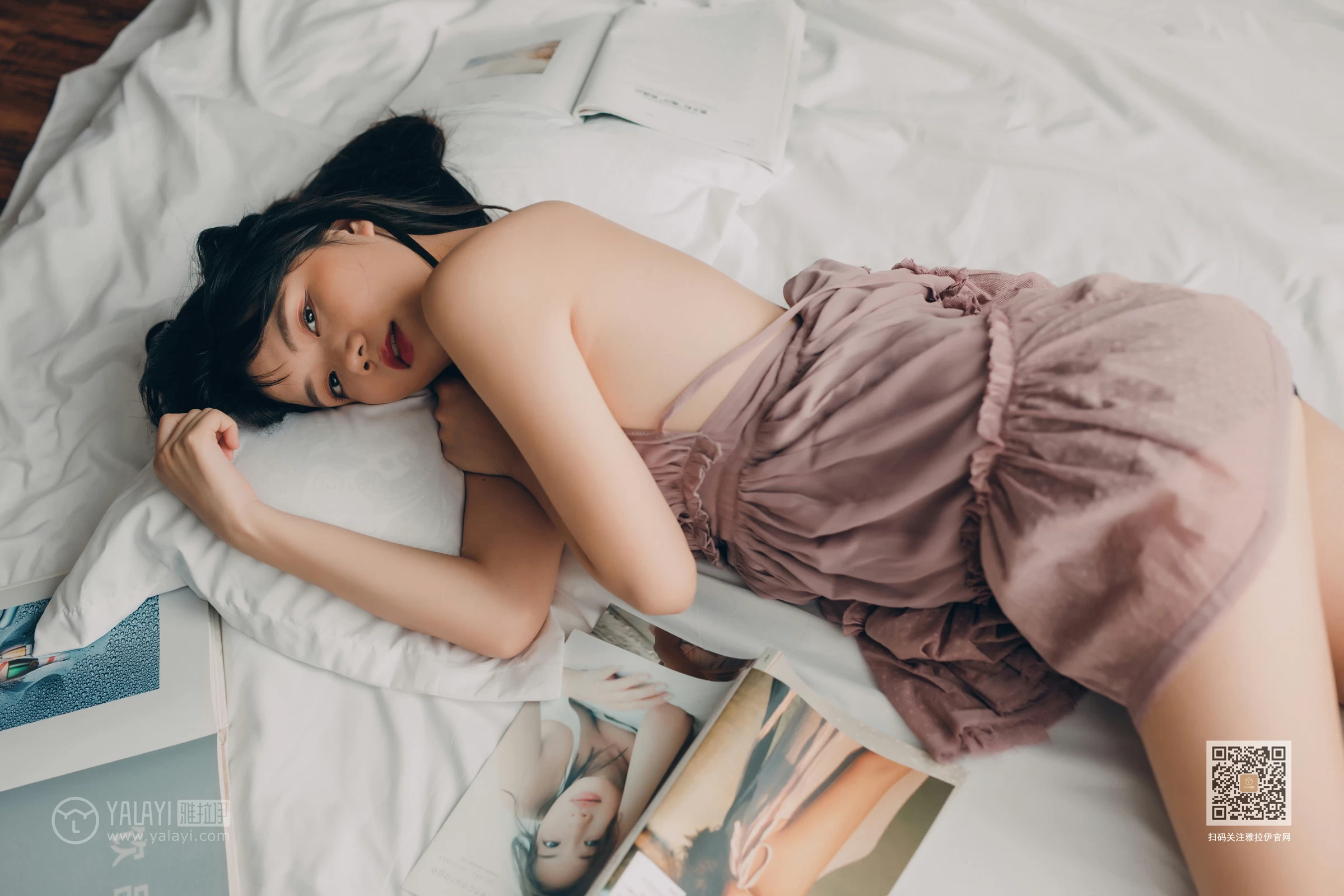 [YALAYI雅拉伊]Vol.414 缠绵 倪倪 棕色吊带睡衣裙居家性感私房写真集第12张