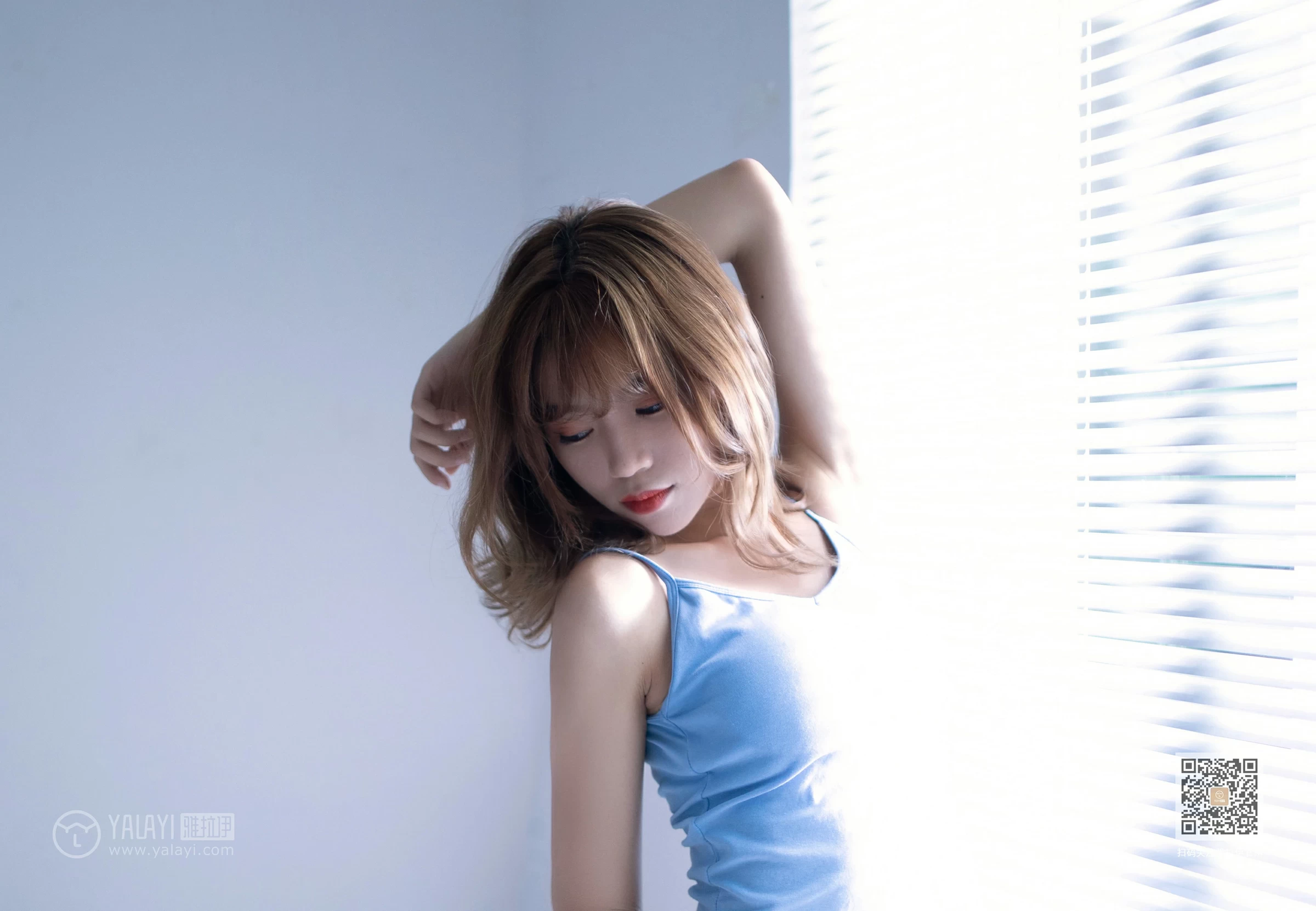 [YALAYI雅拉伊]Vol.415 壹次曝光 丽雅 蓝色性感小背心加粉色蕾丝内裤私房写真集第14张
