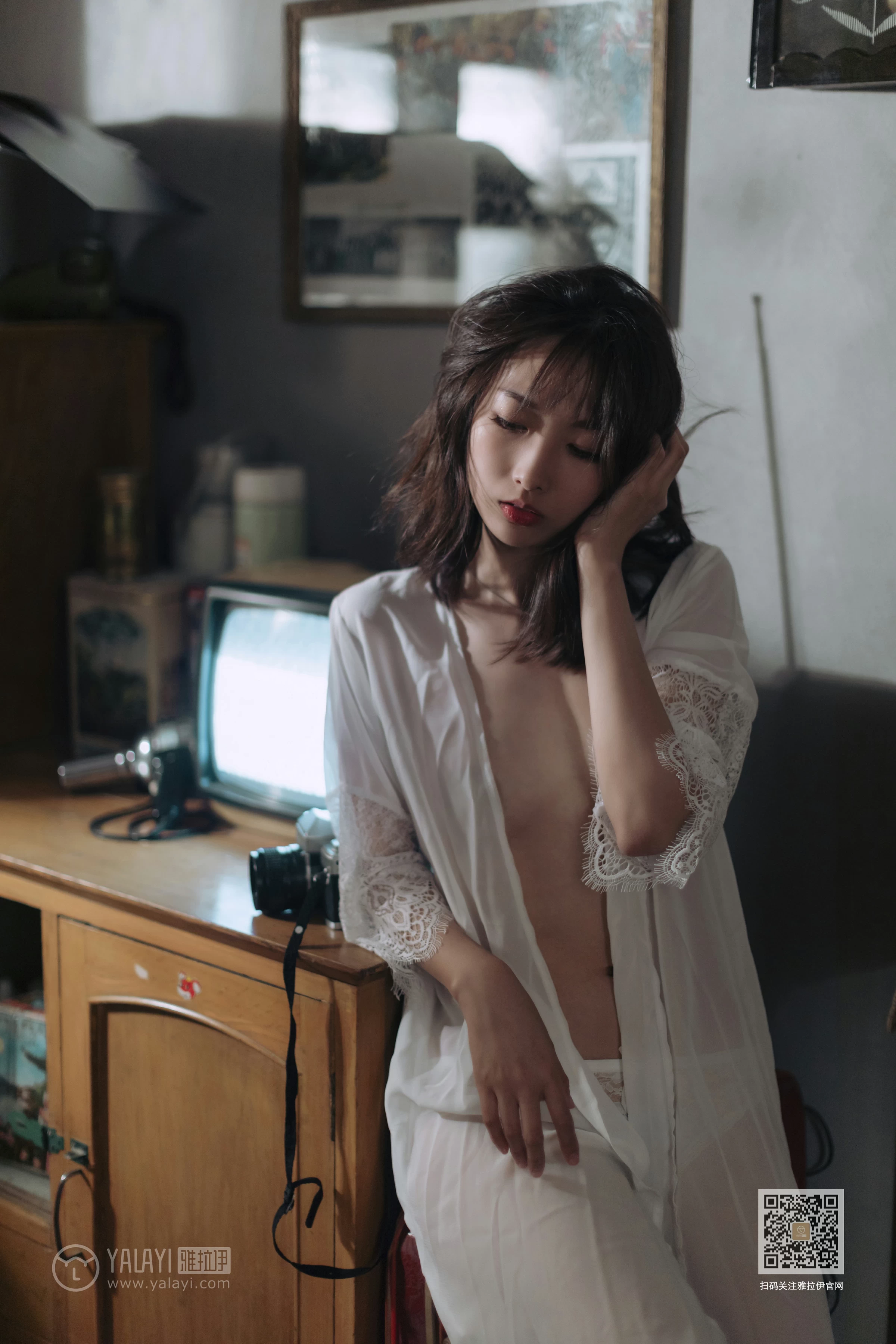 [YALAYI雅拉伊]Vol.427 寂寞心房 佳佳 白色透视蕾丝睡衣加情趣乳贴性感私房写真集第13张