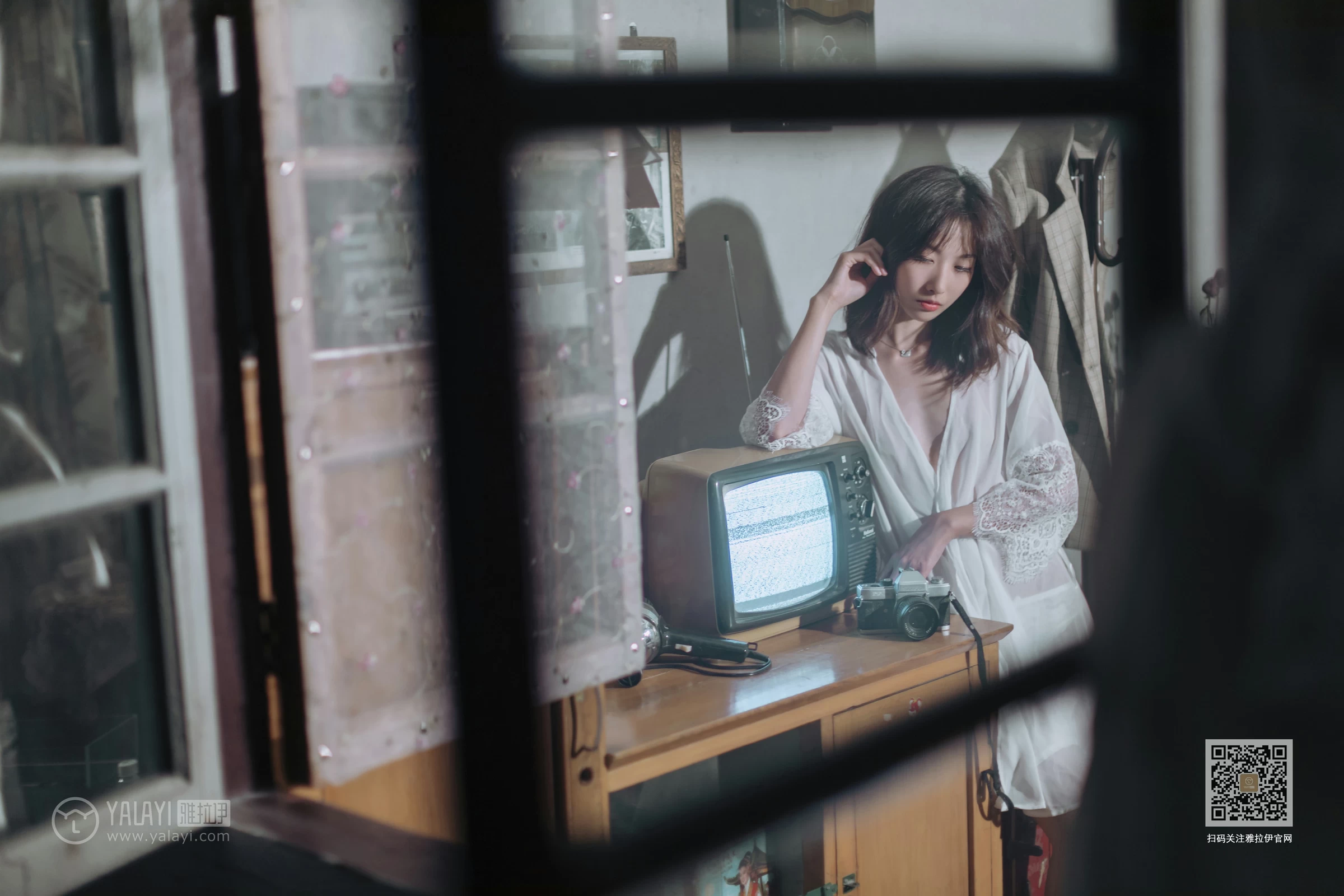 [YALAYI雅拉伊]Vol.427 寂寞心房 佳佳 白色透视蕾丝睡衣加情趣乳贴性感私房写真集第14张