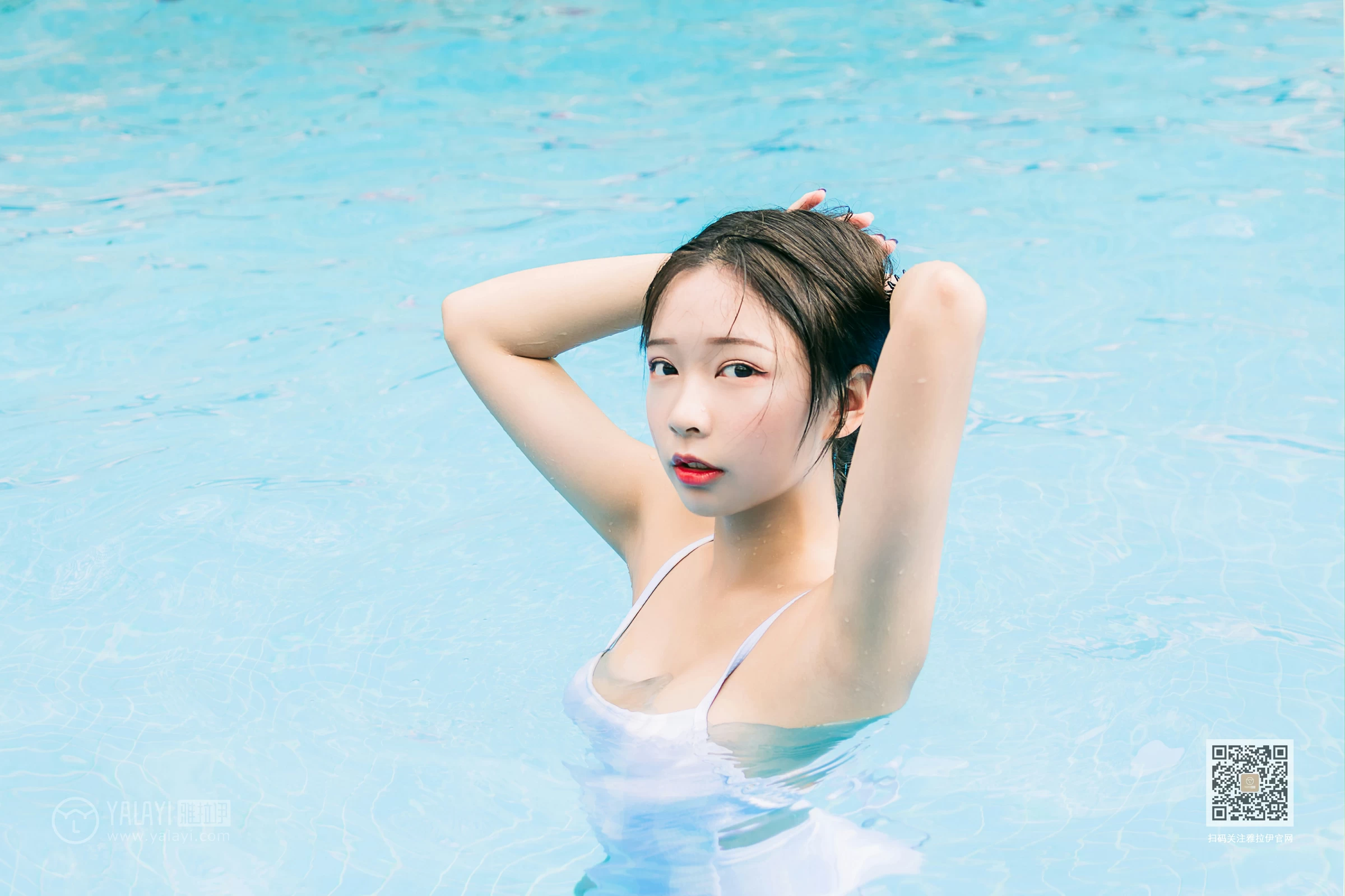 [YALAYI雅拉伊]Vol.437 夏日回憶 阿禾 蓝色连体比基尼泳装性感私房写真集第6张