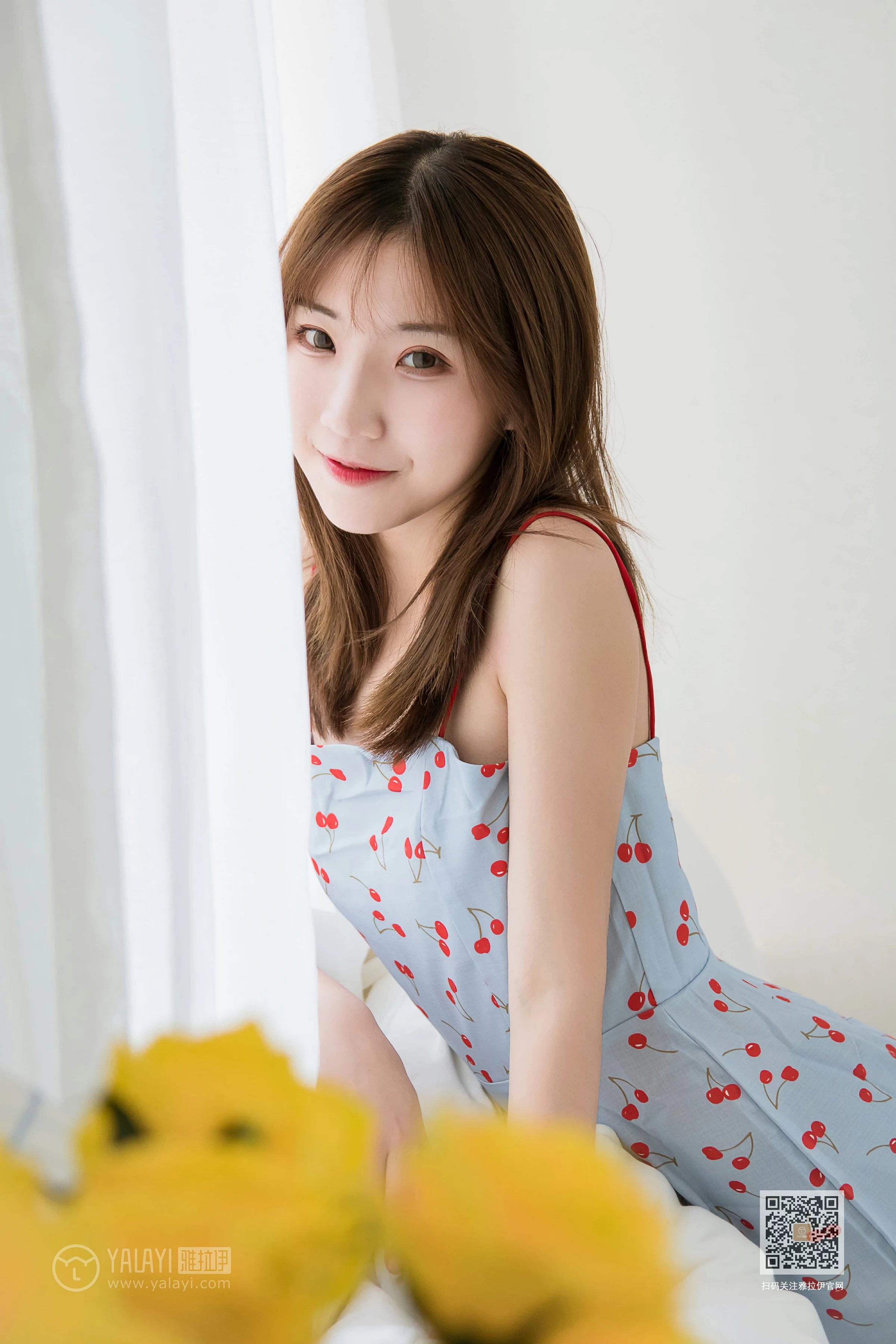 [YALAYI雅拉伊]Vol.440 清纯姐妹花 大乔 小乔 吊带连身裙居家性感私房写真集第9张