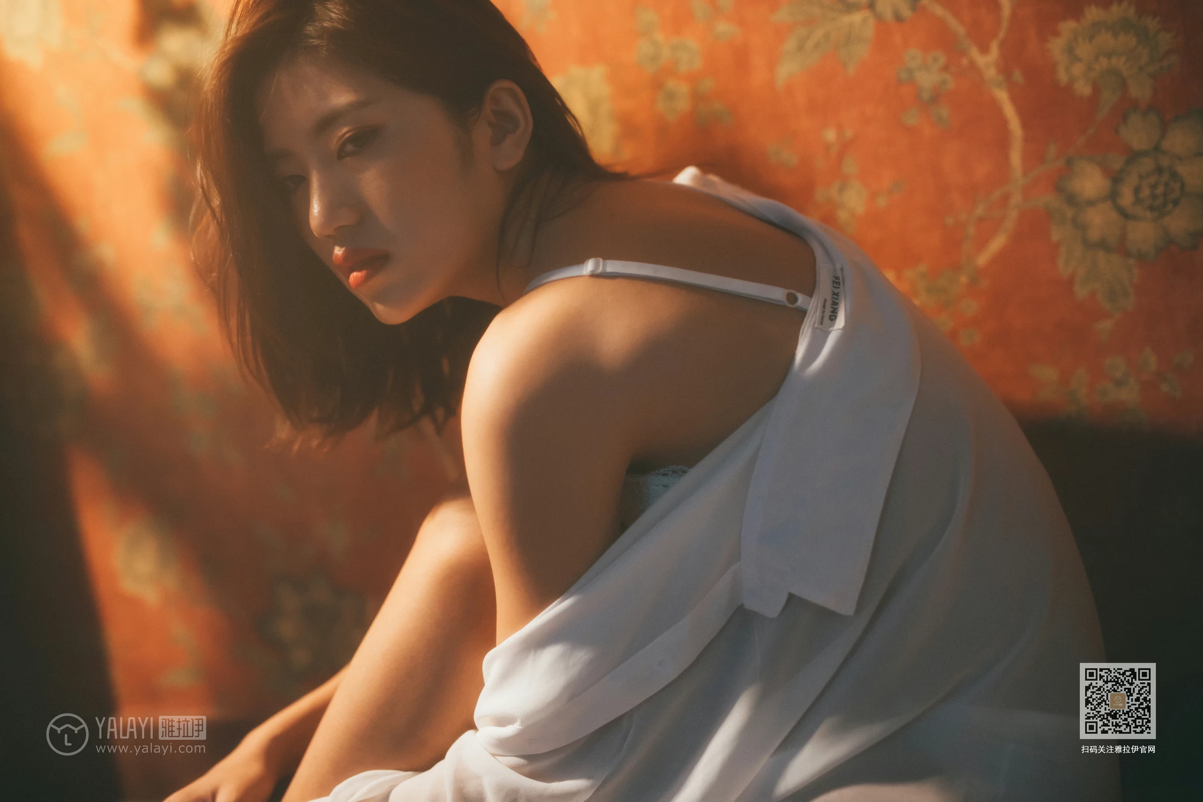 [YALAYI雅拉伊]Vol.442 空房间 小小 白色透视衬衫加白色蕾丝内衣性感私房写真集第4张