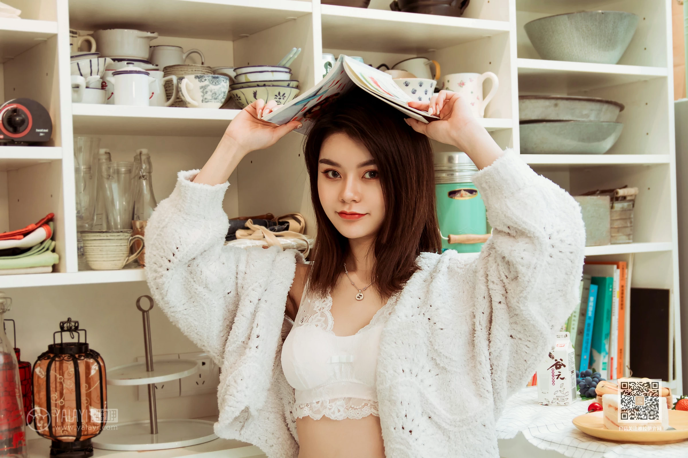 [YALAYI雅拉伊]Vol.444 东京的早餐 慧儿 白色镂空外衣加白色蕾丝内衣性感私房写真集第6张