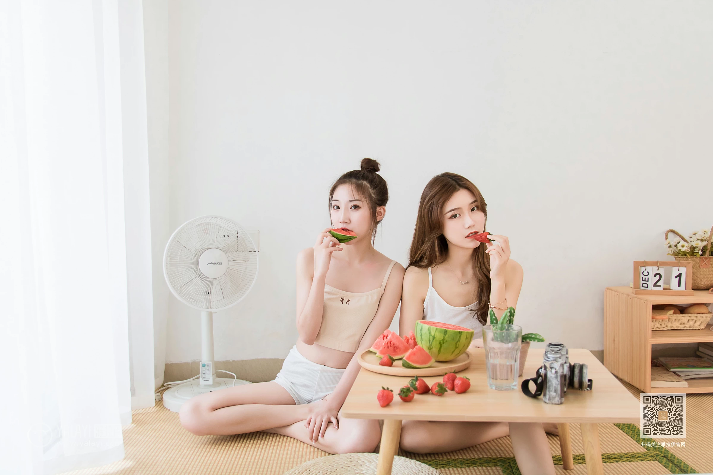 [YALAYI雅拉伊]Vol.486 妹妹来了 大乔&小乔 性感小背心加安全短裤私房写真集第6张