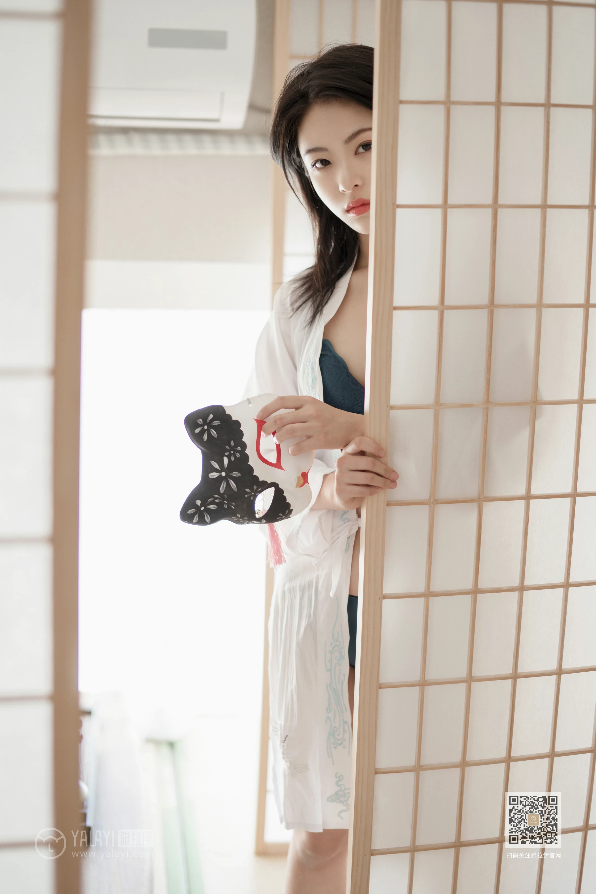 [YALAYI雅拉伊]Vol.492 和风猫女 含嫣 白色透视睡衣加蓝色蕾丝内衣性感私房写真集第6张