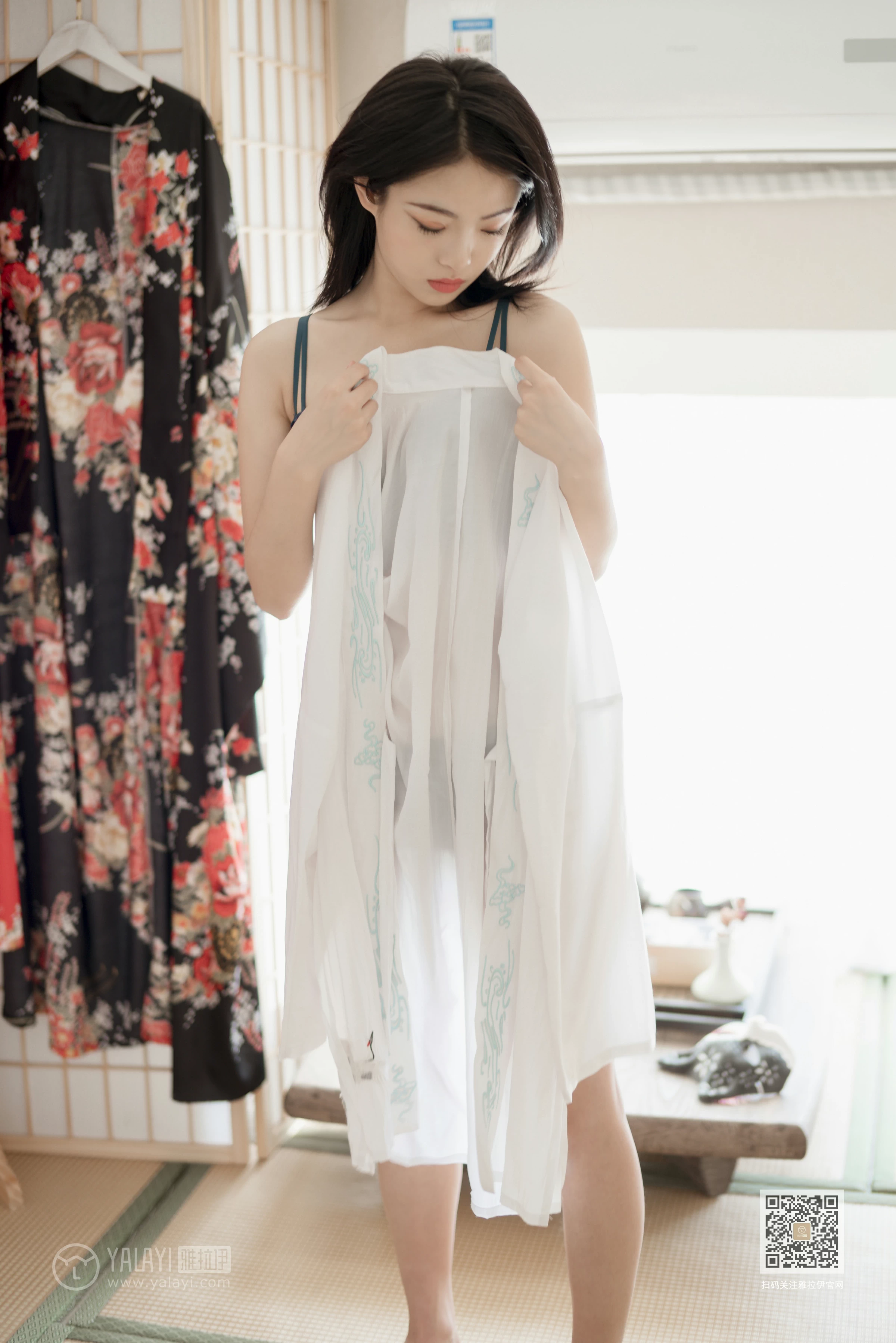 [YALAYI雅拉伊]Vol.492 和风猫女 含嫣 白色透视睡衣加蓝色蕾丝内衣性感私房写真集第11张