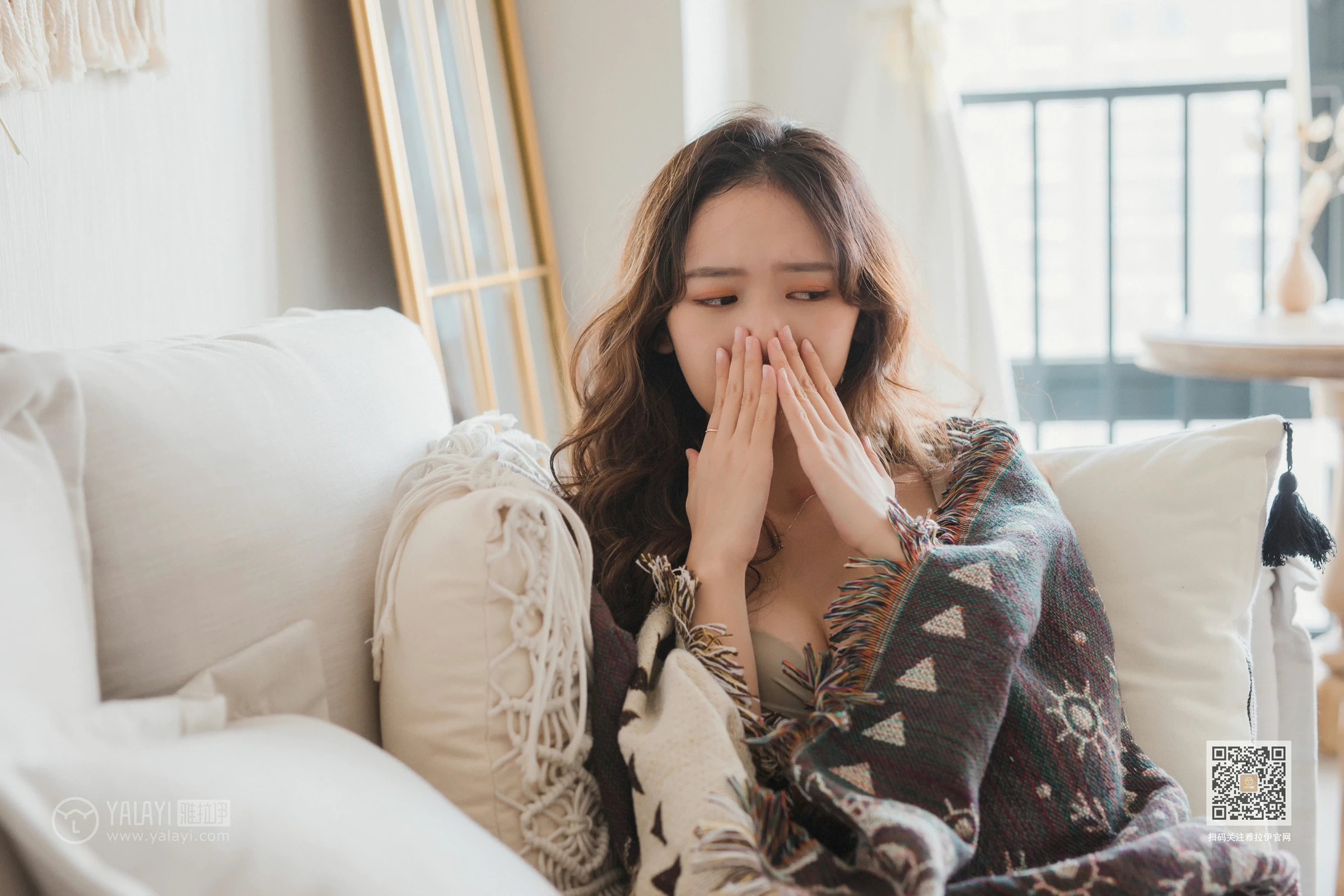 [YALAYI雅拉伊]Vol.496 想你的呵护 晓琳 灰色性感内衣居家私房写真集第3张