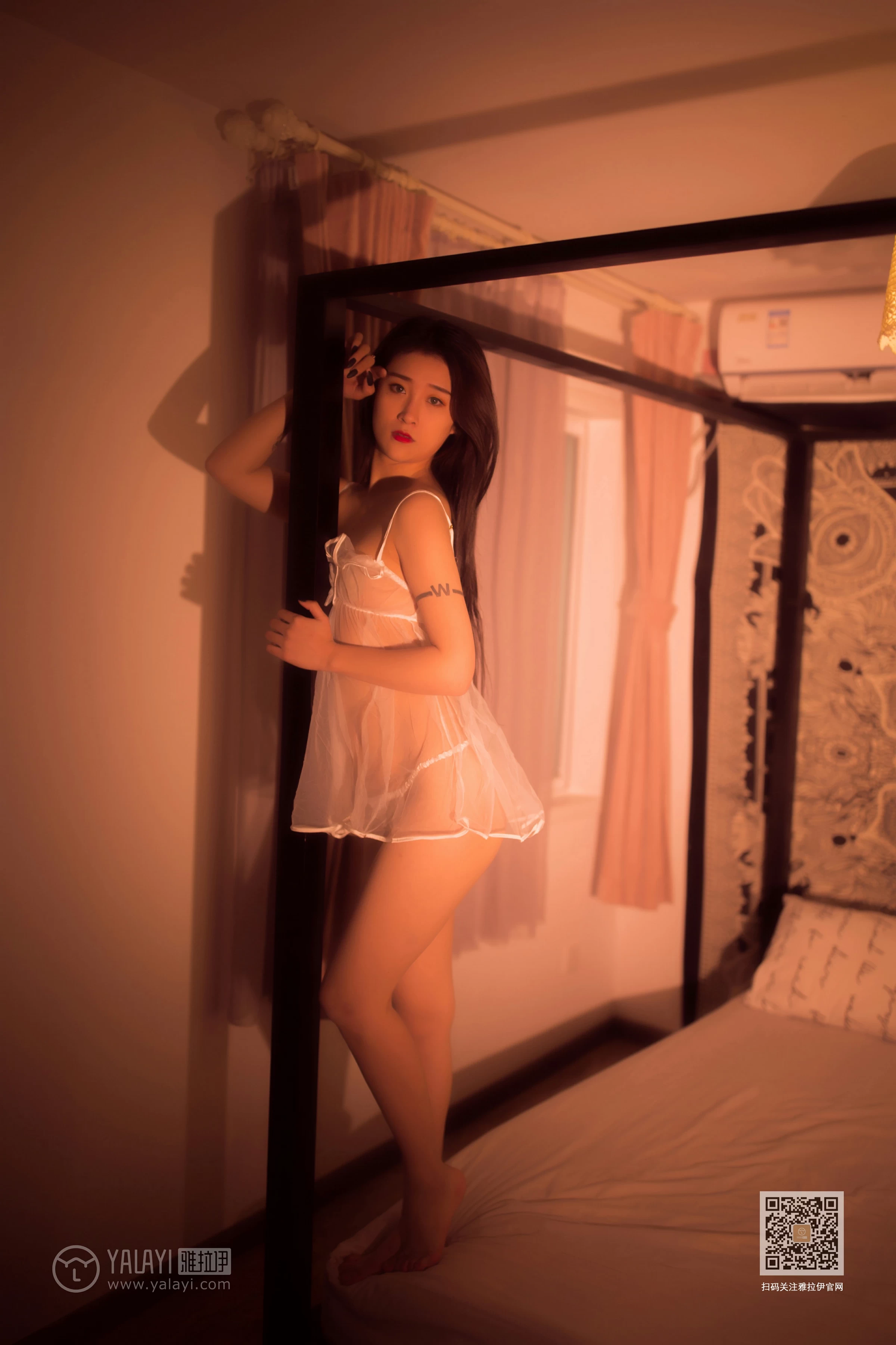 [YALAYI雅拉伊]Vol.498 幽香暖床 素素 白色透视情趣内衣性感私房写真集第2张