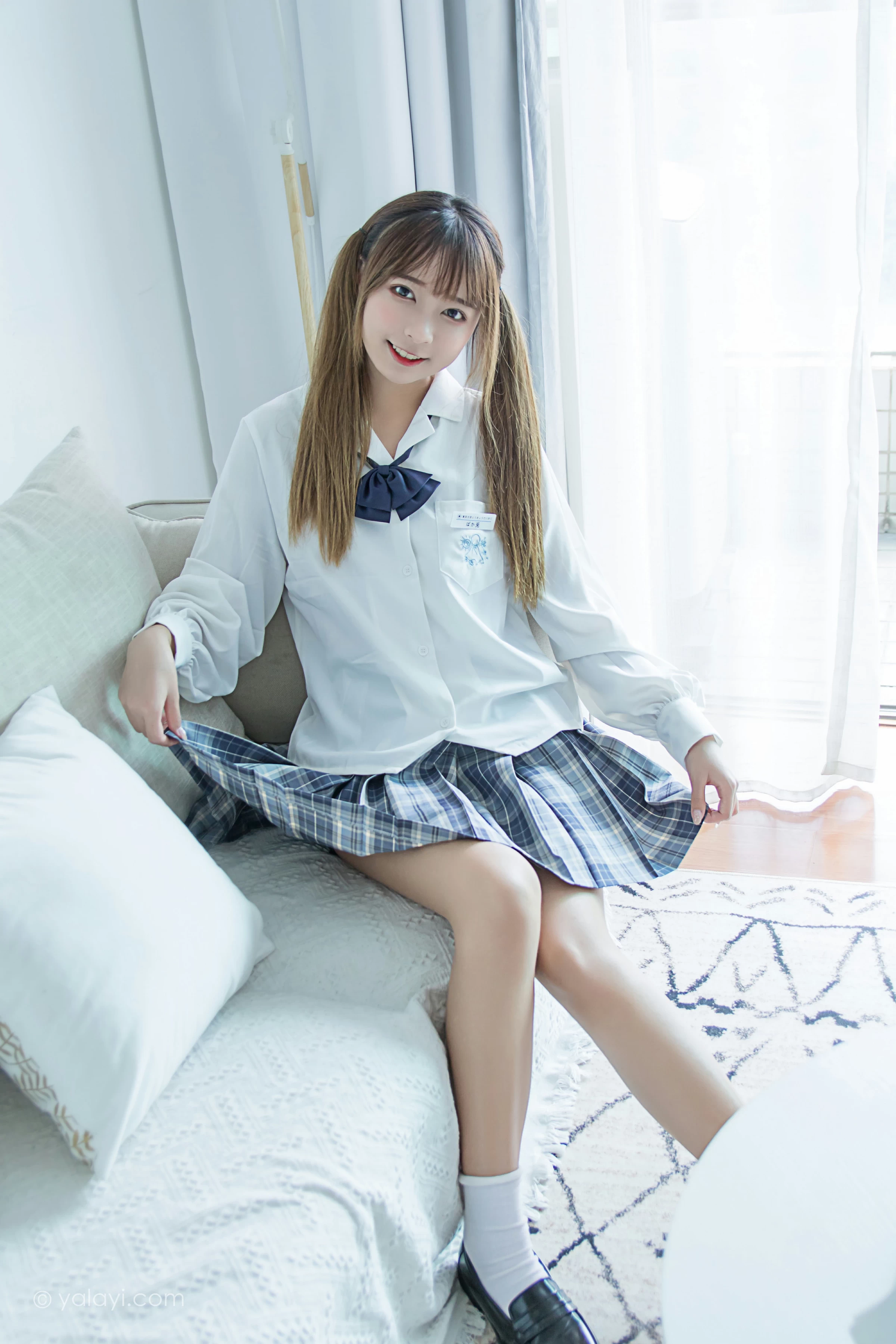 [YALAYI雅拉伊]NO.667 《有我超甜》 阿禾 白色JK制服加格子短裙私房写真集第4张