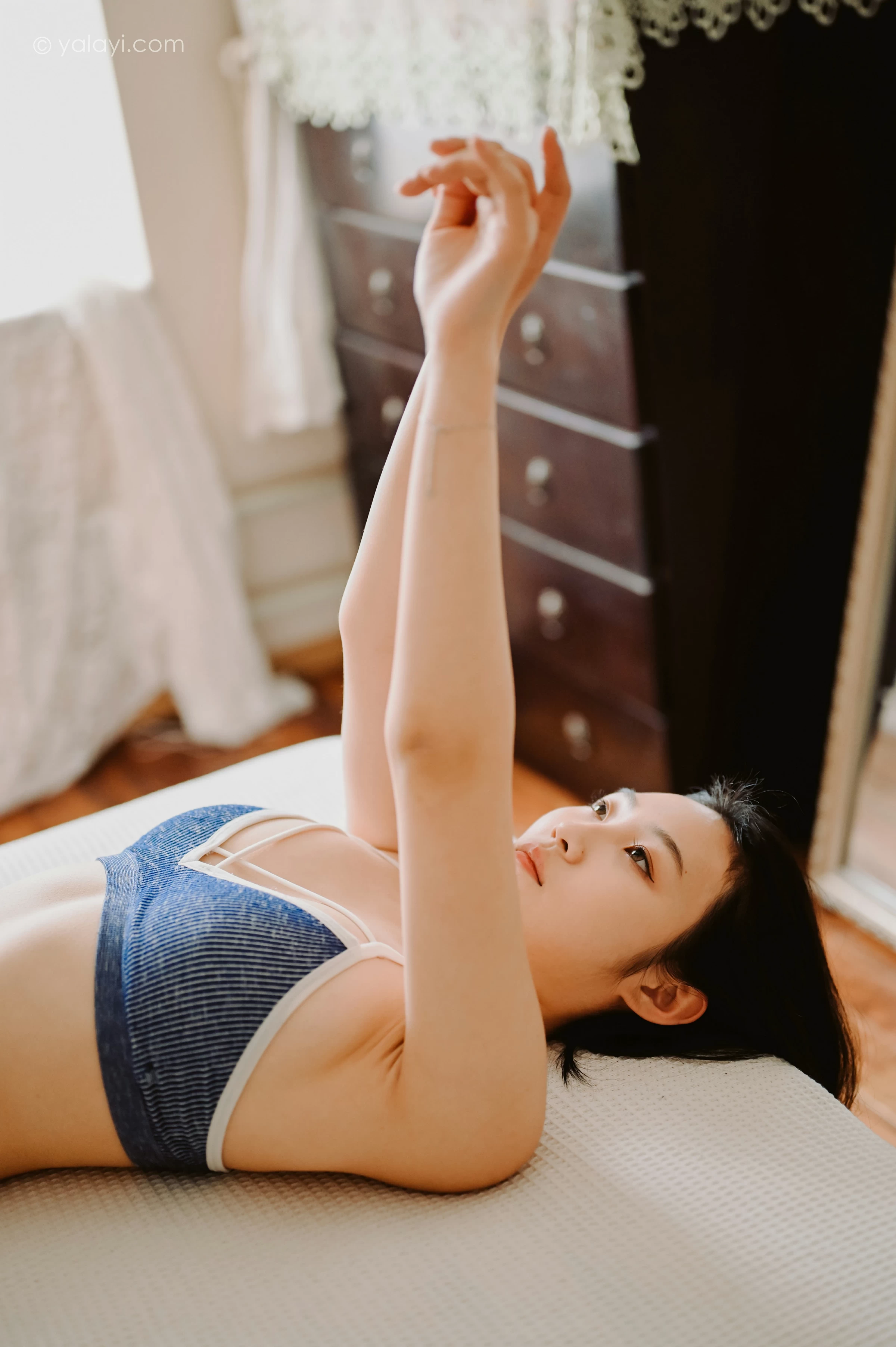 [YALAYI雅拉伊]NO.668 《作画的女孩》 沈伊 灰色内衣性感私房写真集第7张