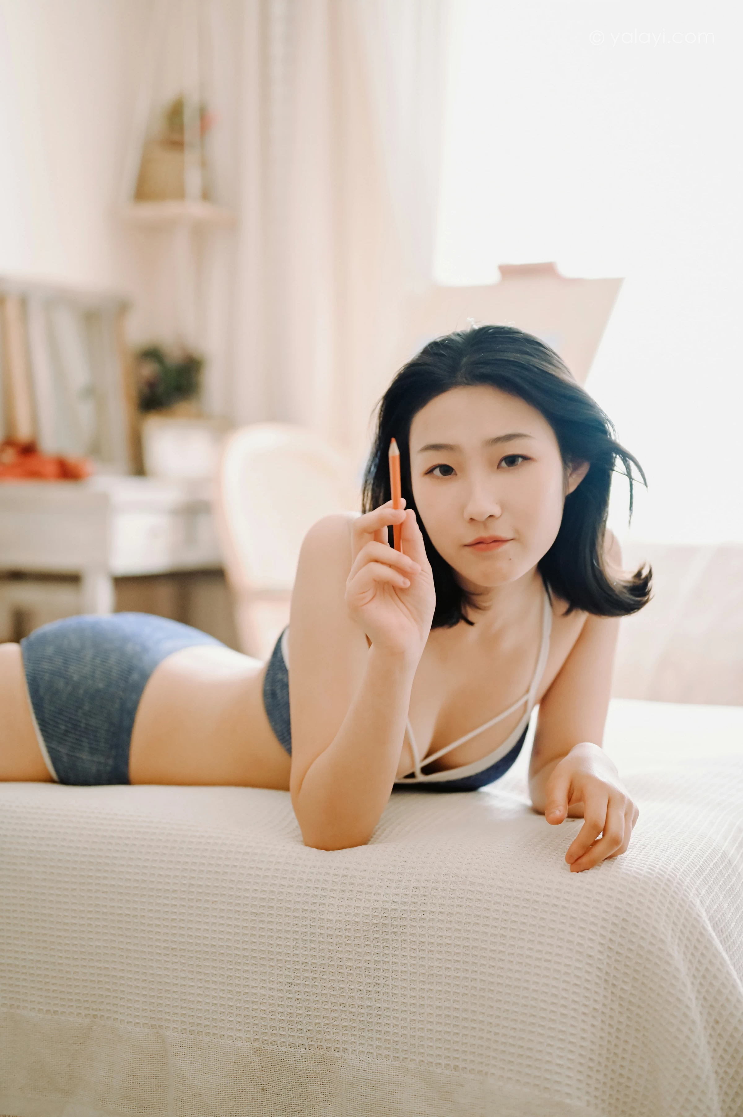 [YALAYI雅拉伊]NO.668 《作画的女孩》 沈伊 灰色内衣性感私房写真集第11张