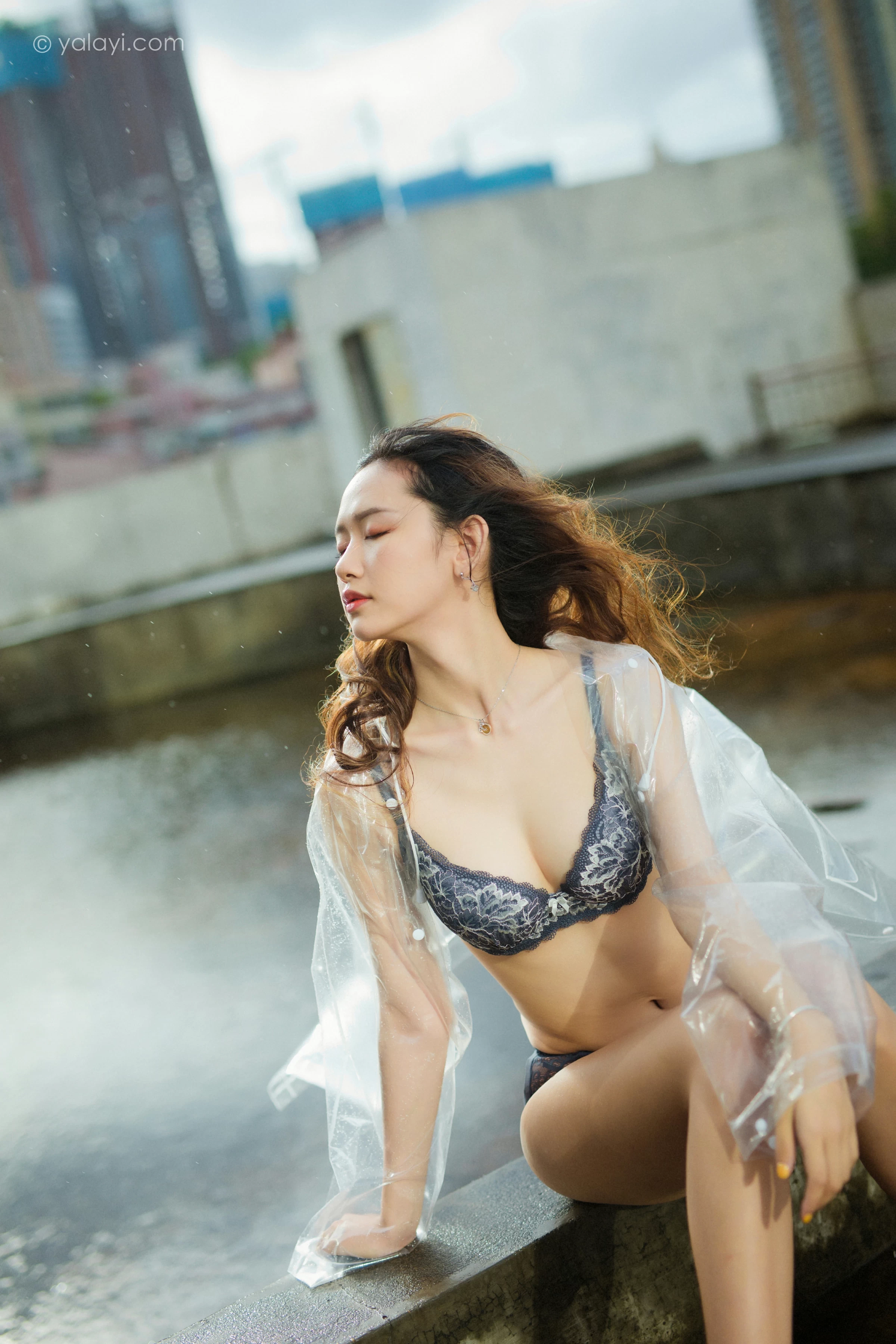 [YALAYI雅拉伊]NO.676 《七月的雨》 晓琳 黑色蕾丝内衣性感私房写真集第7张