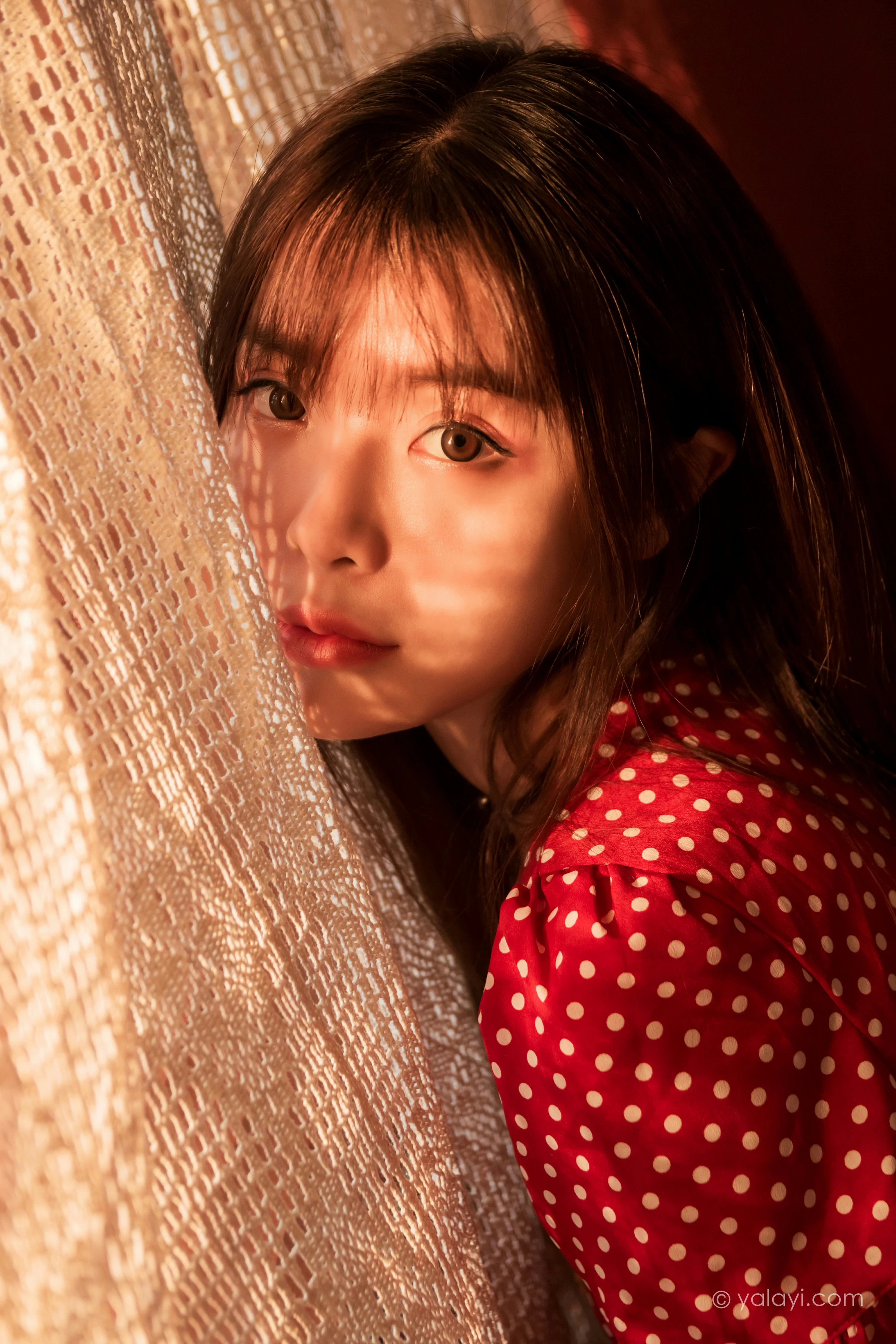 [YALAYI雅拉伊]NO.669 《第一次》 小杨 居家红色连衣裙写真第10张