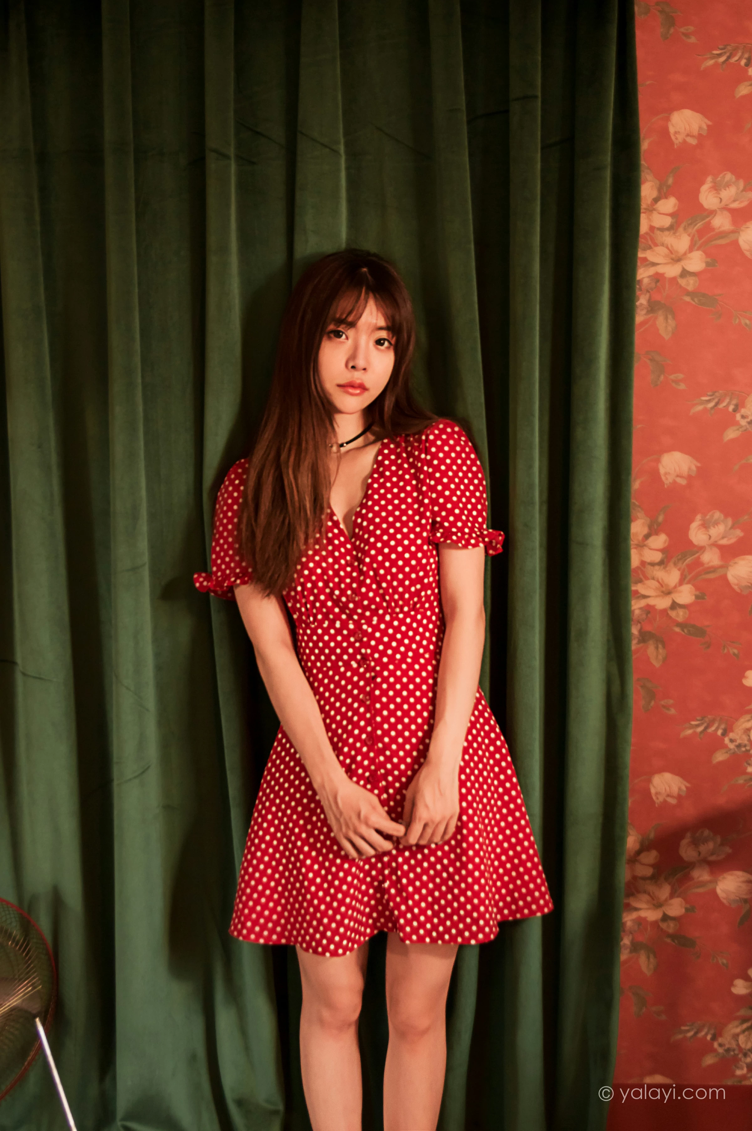 [YALAYI雅拉伊]NO.669 《第一次》 小杨 居家红色连衣裙写真第12张