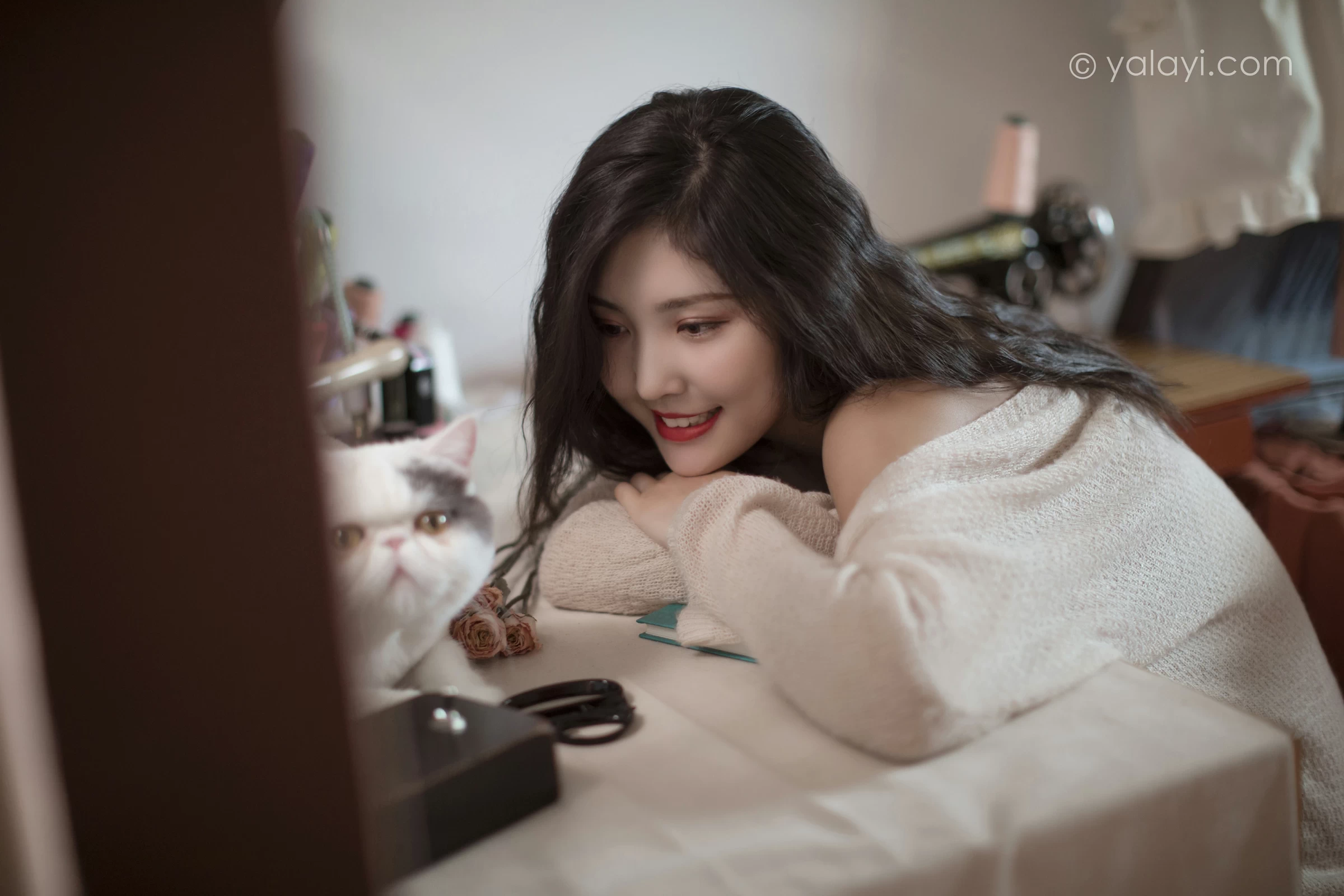 [YALAYI雅拉伊]NO.670 《心动》 苍儿 白色睡袍加橙色内衣性感私房写真集第19张