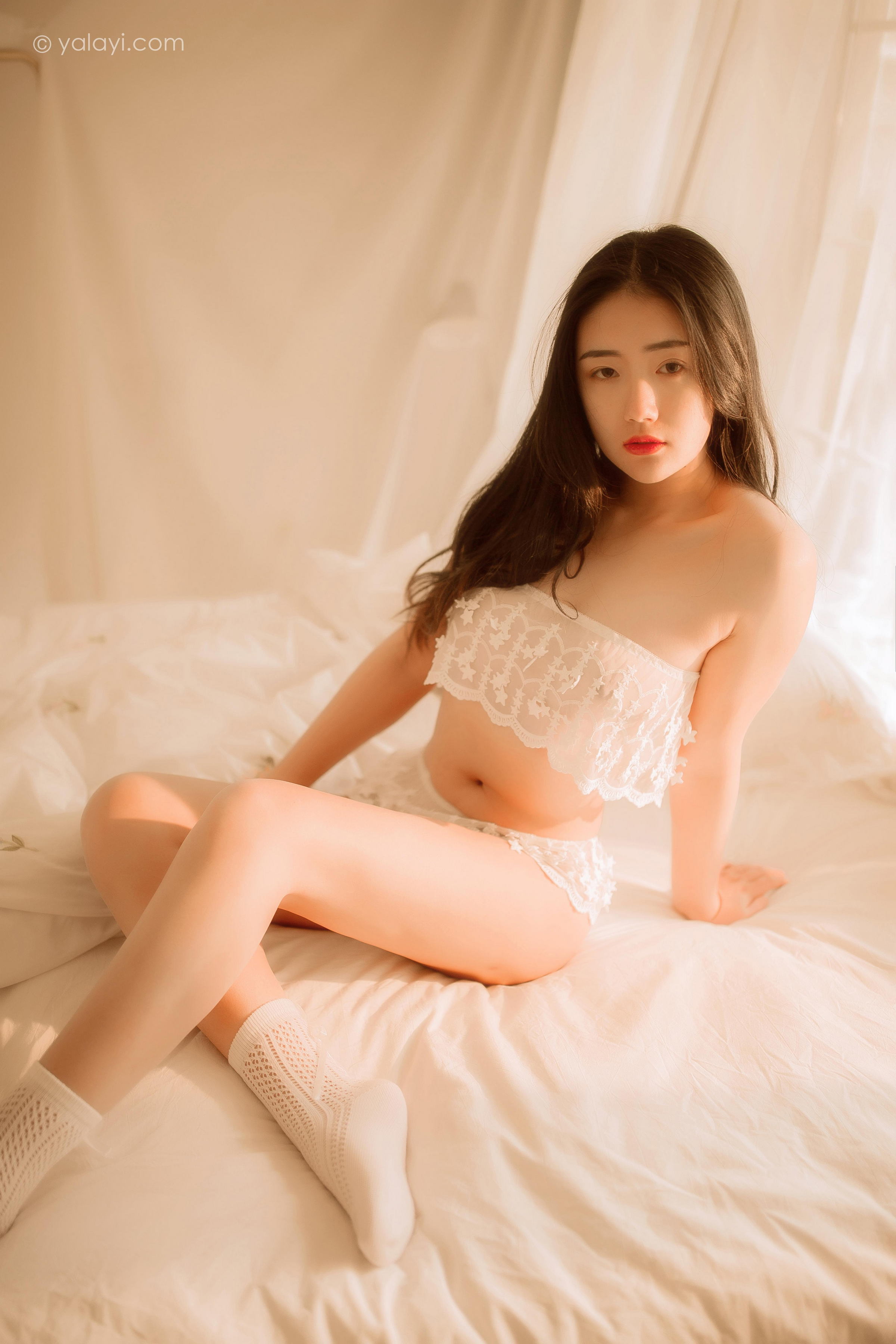 [YALAYI雅拉伊]2022.03.11 闺秀 水月沙子 白色镂空睡衣裙加透视情趣内衣性感写真集第8张