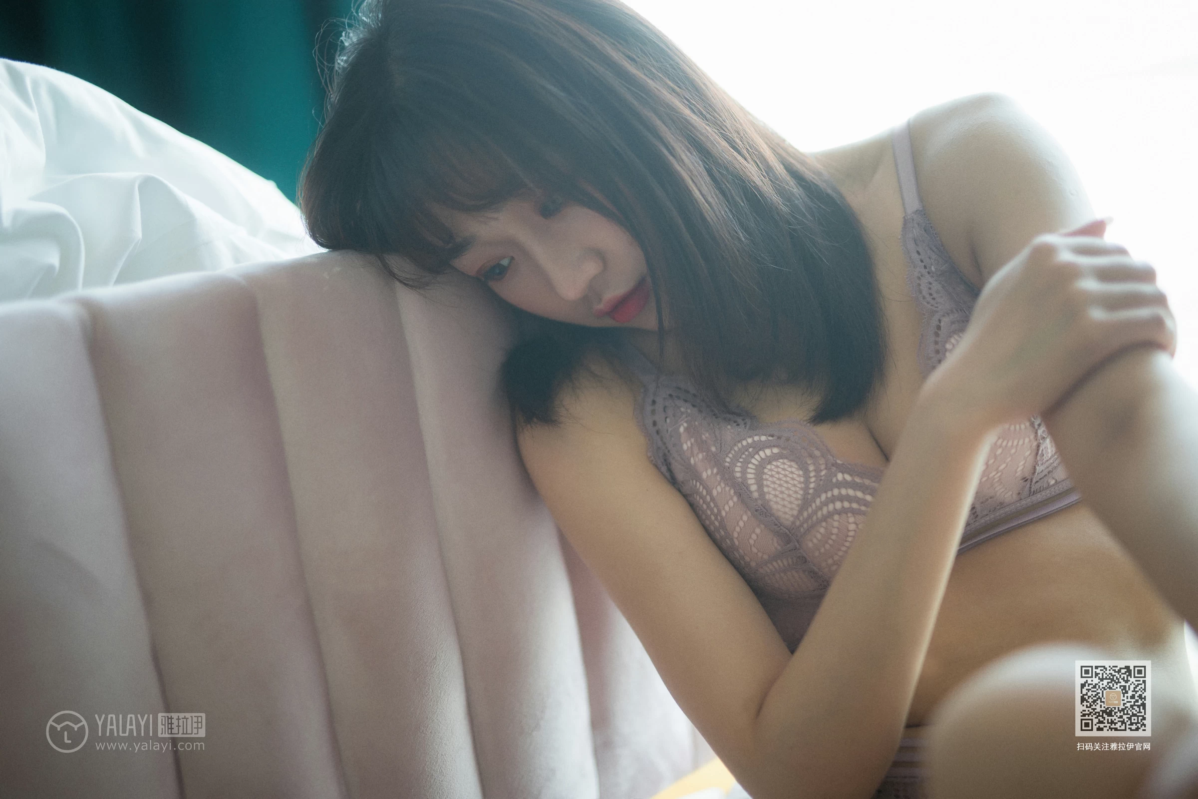 [YALAYI雅拉伊]NO.655 《给我一个吻》 小颖 灰色蕾丝内衣居家性感私房写真集第11张