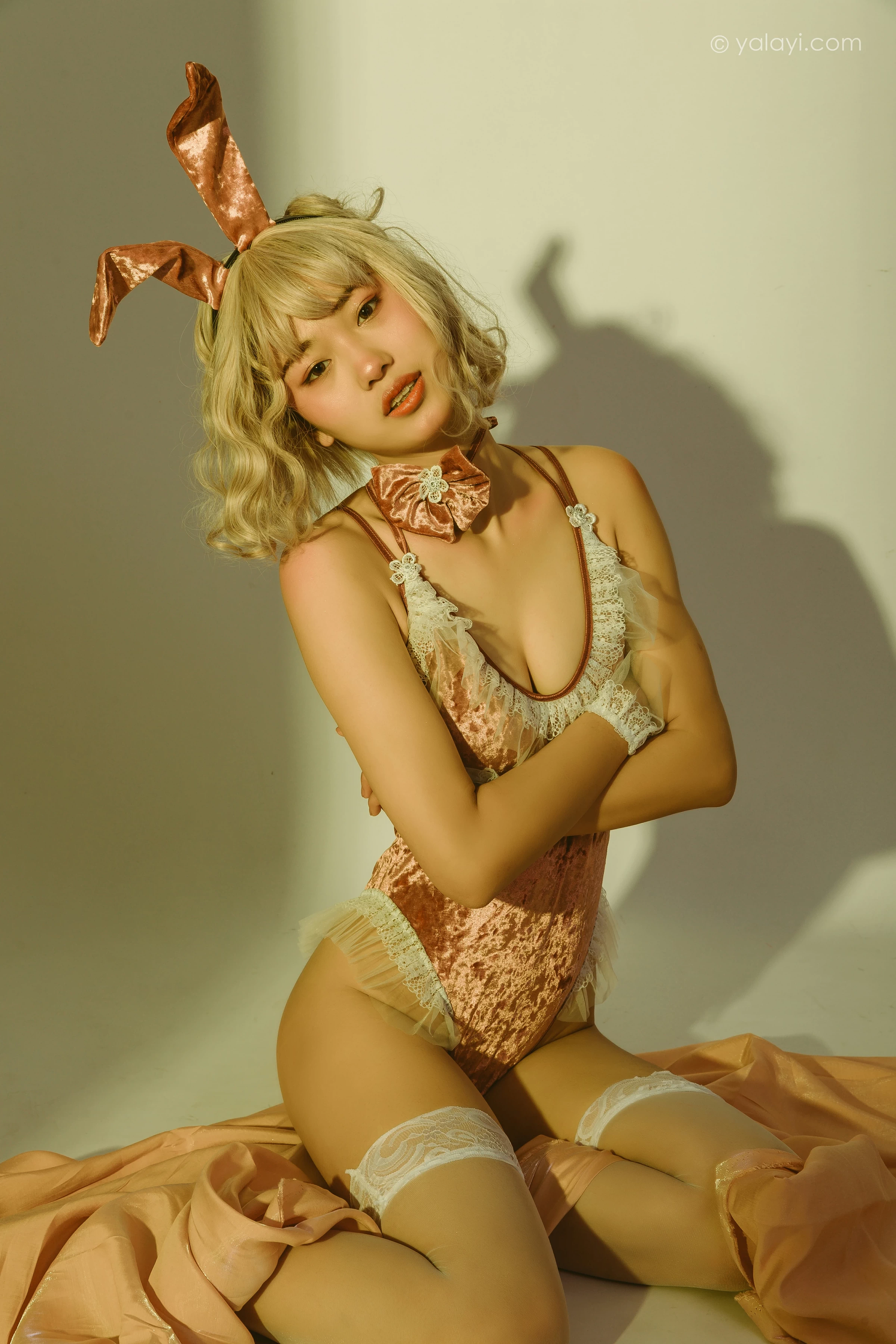 [YALAYI雅拉伊]NO.656 《兔子精灵》 和风 粉色情趣制服加白色丝袜美腿性感私房写真集第15张
