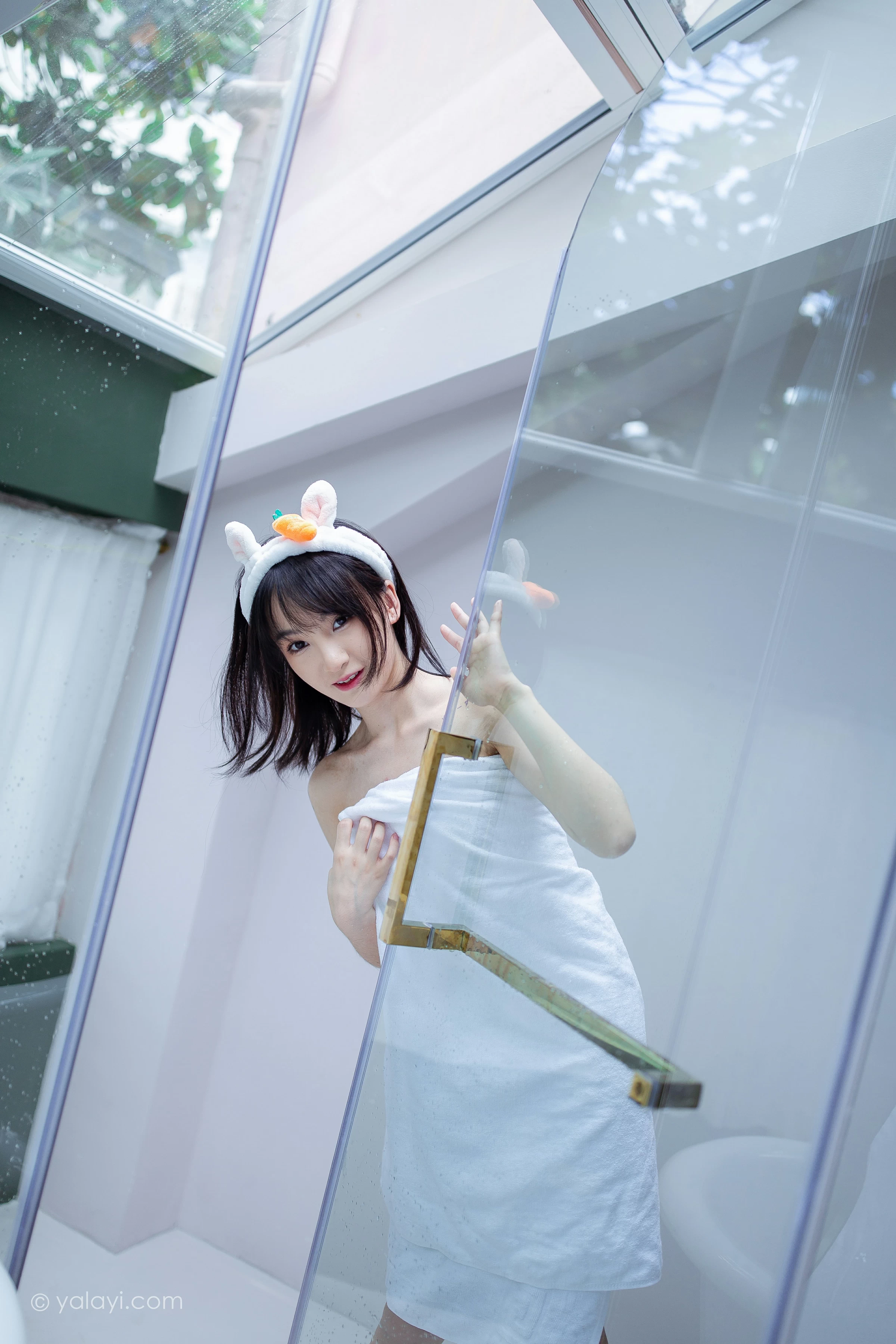 [YALAYI雅拉伊]NO.684 《清凉一夏》 落落 白色浴袍性感私房写真集第6张