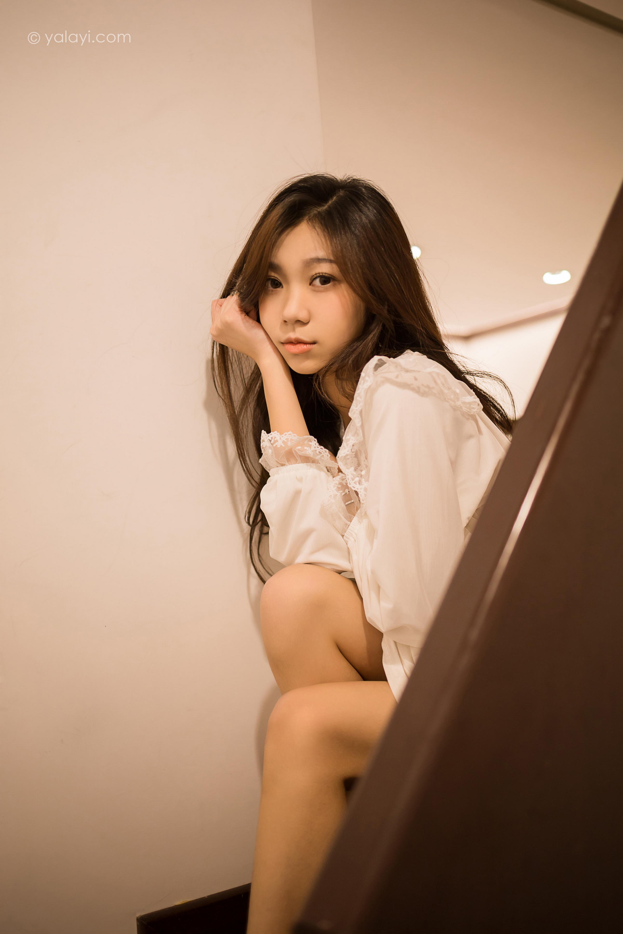 [YALAYI雅拉伊]2022.03.30 阁楼 梓瑶 白色透视睡衣裙性感写真集第11张