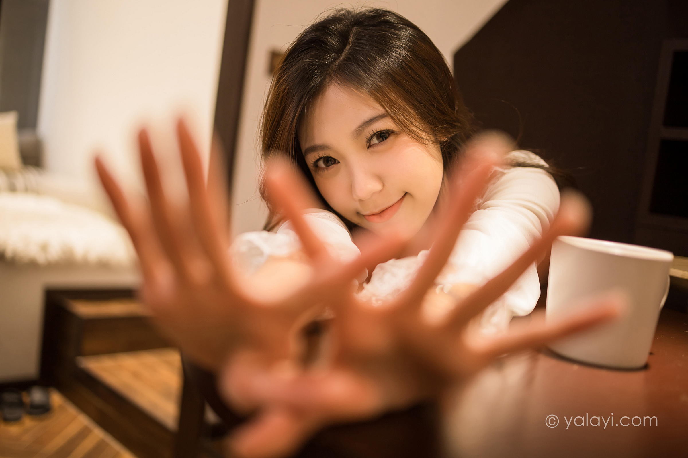 [YALAYI雅拉伊]2022.03.30 阁楼 梓瑶 白色透视睡衣裙性感写真集第14张