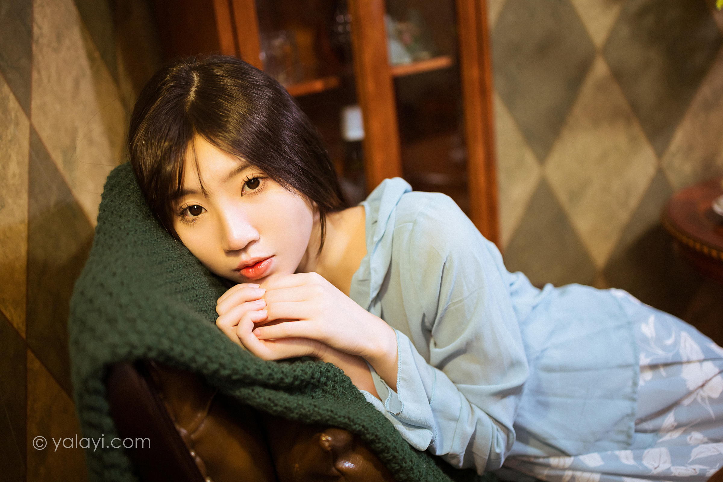 [YALAYI雅拉伊]2022.08.19 一去不复返 小乔 灰色外套加吊带连衣裙清纯写真集第13张