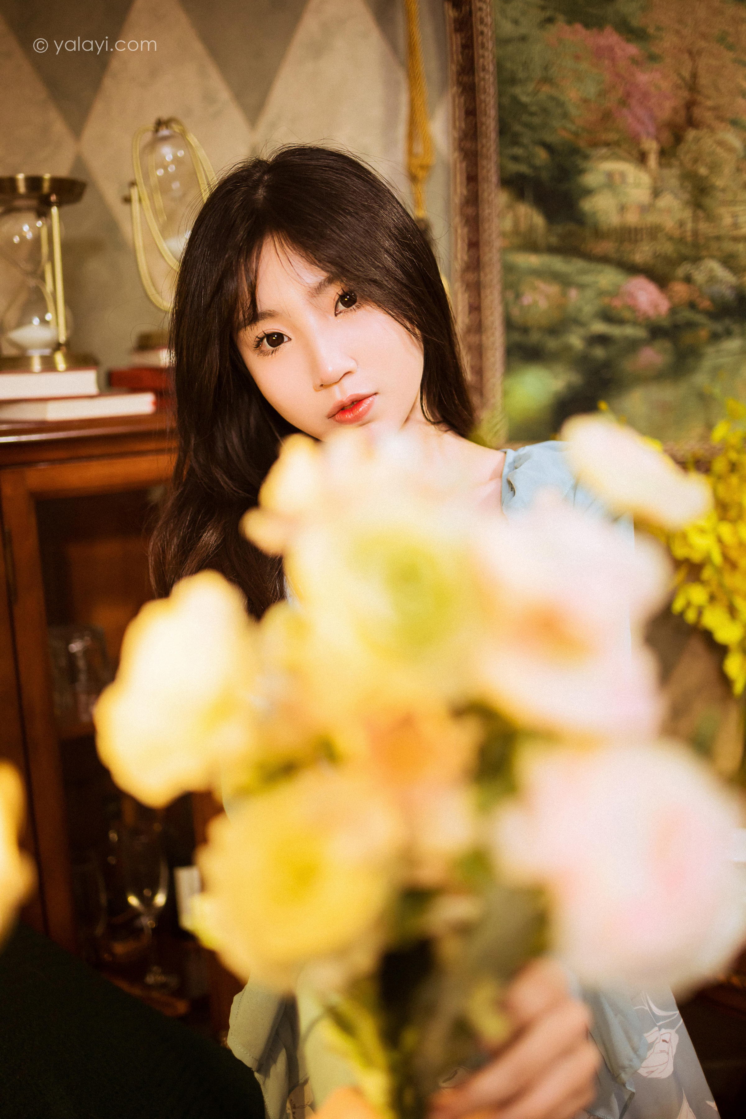 [YALAYI雅拉伊]2022.08.19 一去不复返 小乔 灰色外套加吊带连衣裙清纯写真集第3张