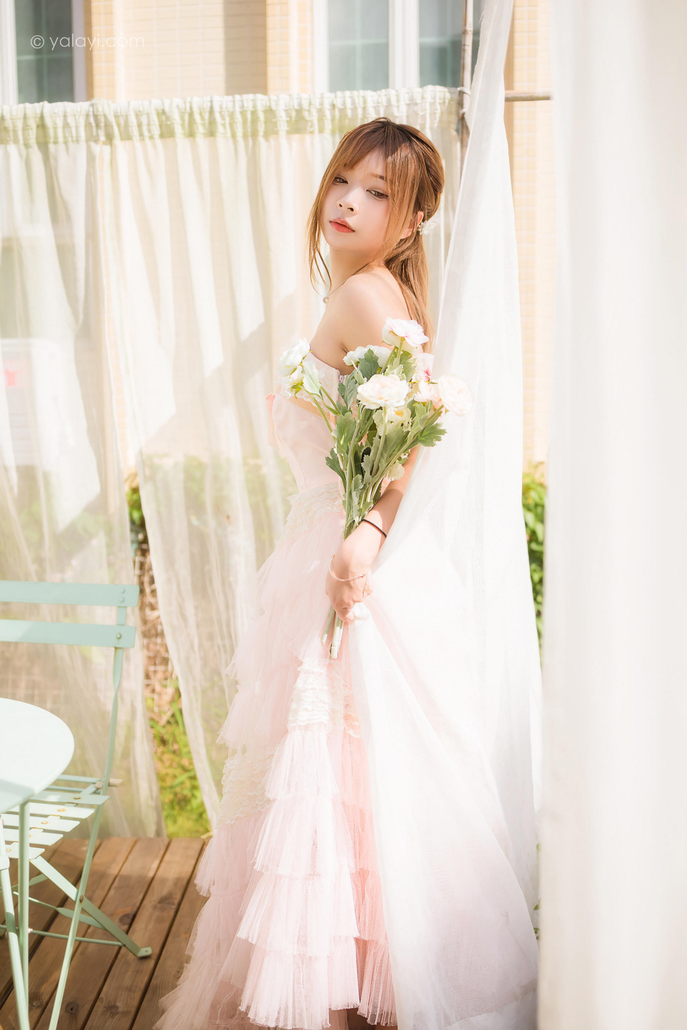 [YALAYI雅拉伊]2022.08.22 佳人 阿禾 粉色抹胸蕾丝加衣裙性感写真集第12张